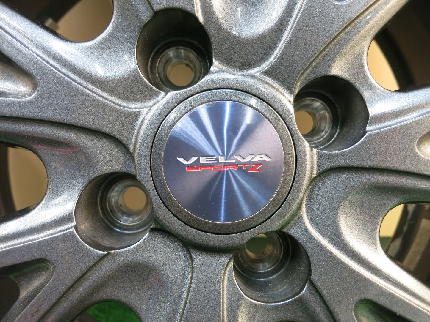 [送料無料]バリ溝！22年！綺麗！ほぼ10分★スタッドレス 185/60R15 ピレリ アイスゼロ アシンメトリコ VELVA SPORTZ ヴェルヴァ 15インチ PCD100/4H★3022803ヒス