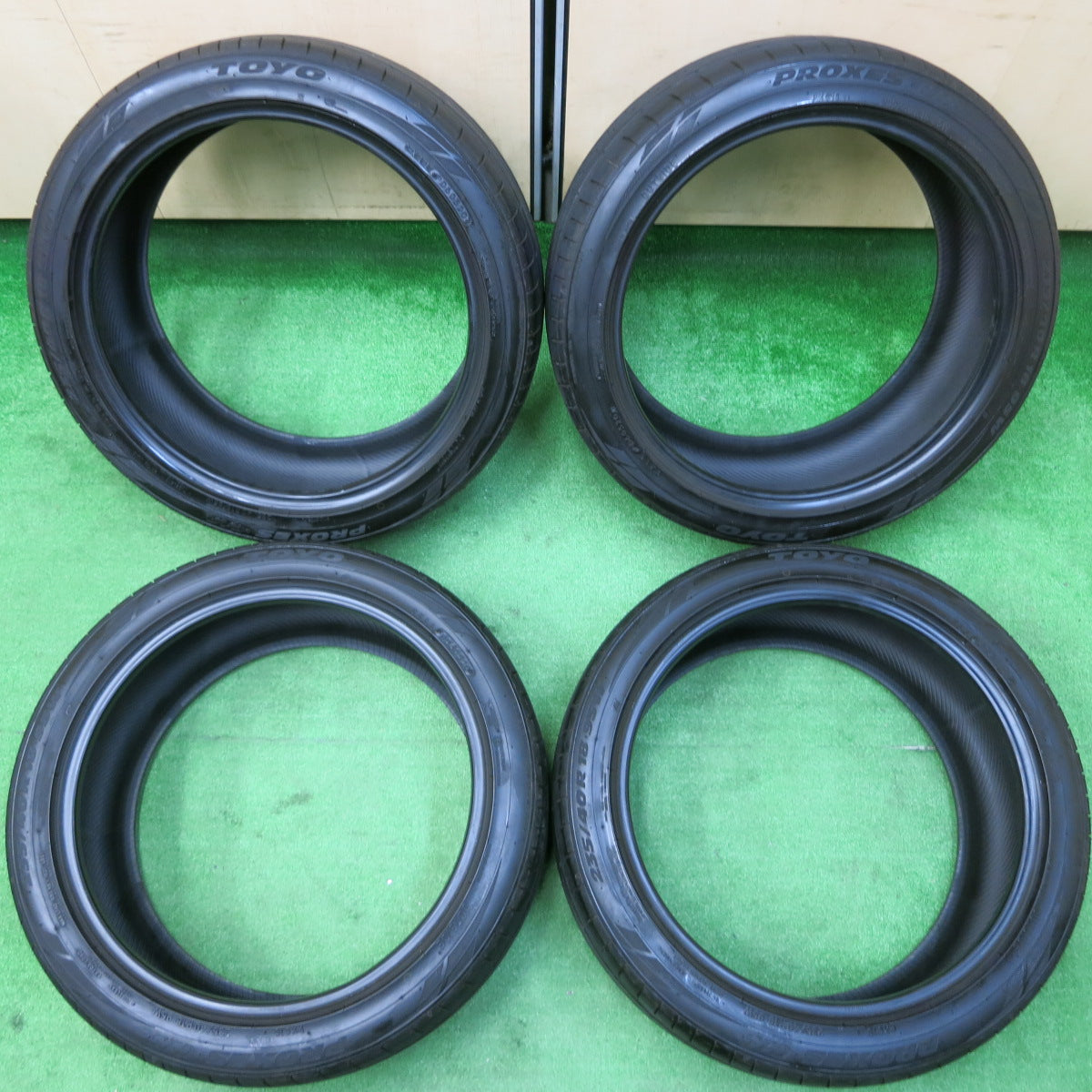 *送料無料*ほぼ新車外し！20年★235/40R18 トーヨー プロクセス C1S タイヤ 18インチ アウディA4 パサート ボルボS60 V70 等★3121508イノタ