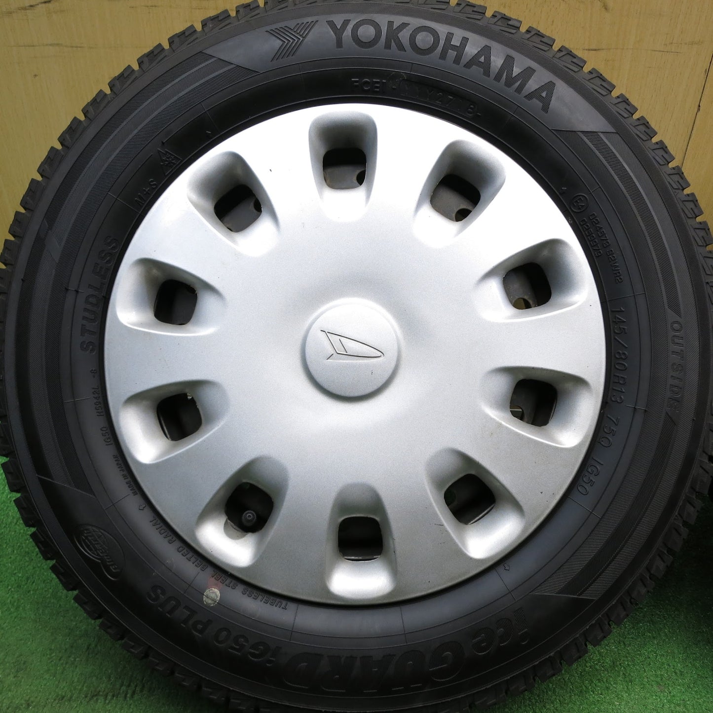 [送料無料]バリ溝！ほぼ10分★ダイハツ タント 純正 スチール 145/80R13 スタッドレス ヨコハマ アイスガード iG50 プラス 13インチ PCD100/4H★3041003Hス