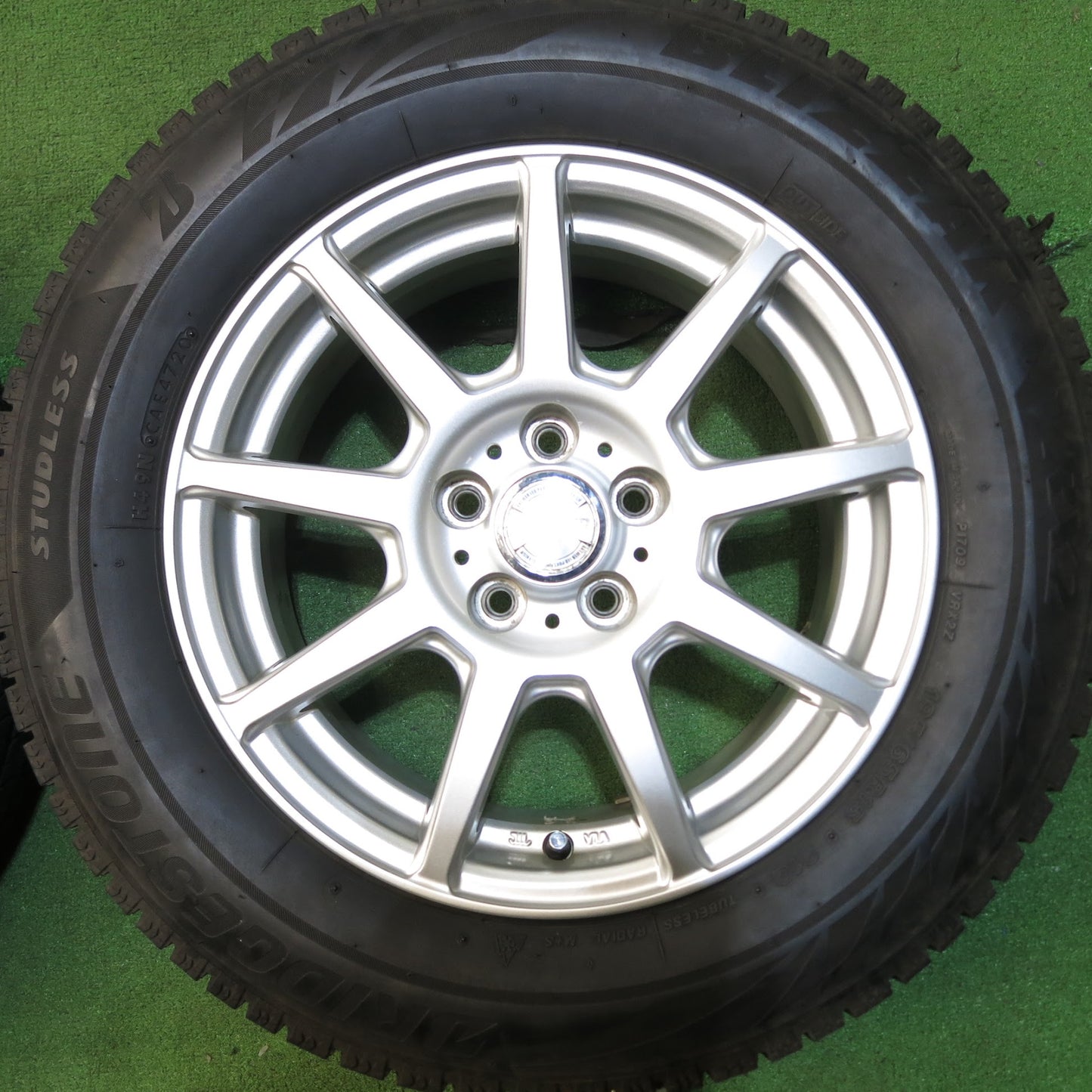 [送料無料]バリ溝！20年！綺麗！9.5分★プリウス 等 195/65R15 スタッドレス ブリヂストン ブリザック VRX2 ravrion ラブリオン 15インチ PCD100/5H★3042806Hス