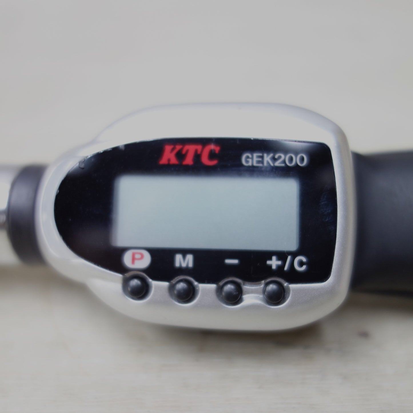 [送料無料] キレイ◆KTC 京都機械工具 デジラチェ GEK200-R4 ラチェッチヘッドタイプ 40~200N・m 12.7sq ハンドツール◆