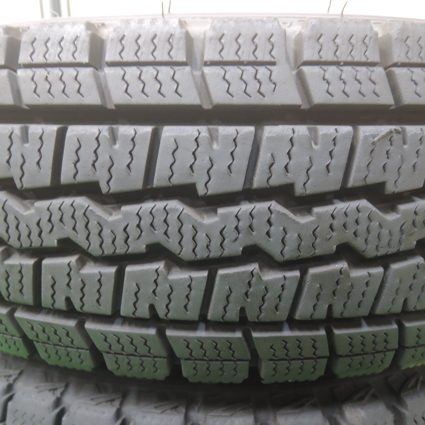 *送料無料*バリ溝！21年！キレイ！9.5分★スタッドレス 145/80R12 80/78N ダンロップ ウインターマックス SV01 SEIN ザイン 12インチ PCD100/4H★3112812SYス