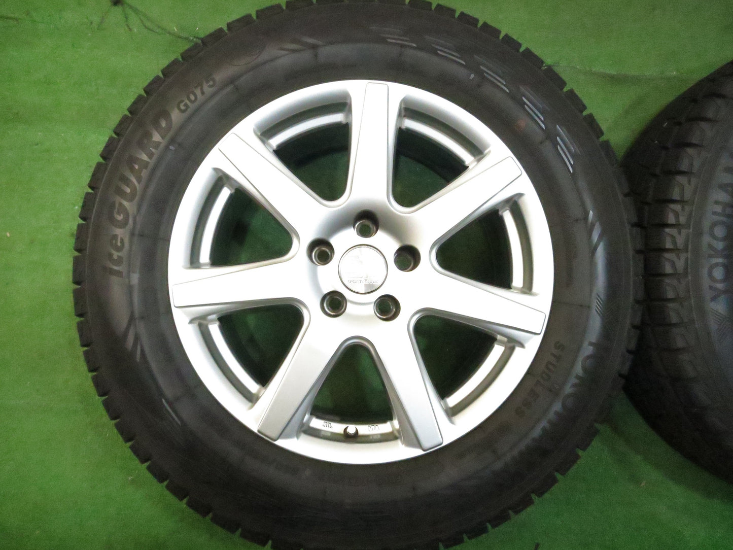 [送料無料]バリ溝！キレイ！9.5分★ベンツ 等 235/65R17 スタッドレス ヨコハマ アイスガード G075 SPORTECHNIC スポーツテクニック PCD112/5H★3020708Hス