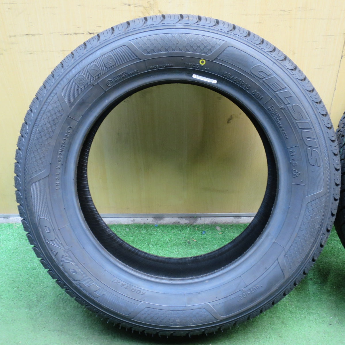 *送料無料* 未使用！23年★185/65R15 トーヨー CELSIUS FOR TAXI 15インチ タクシー タイヤ オールシーズン★4031005KKノタ