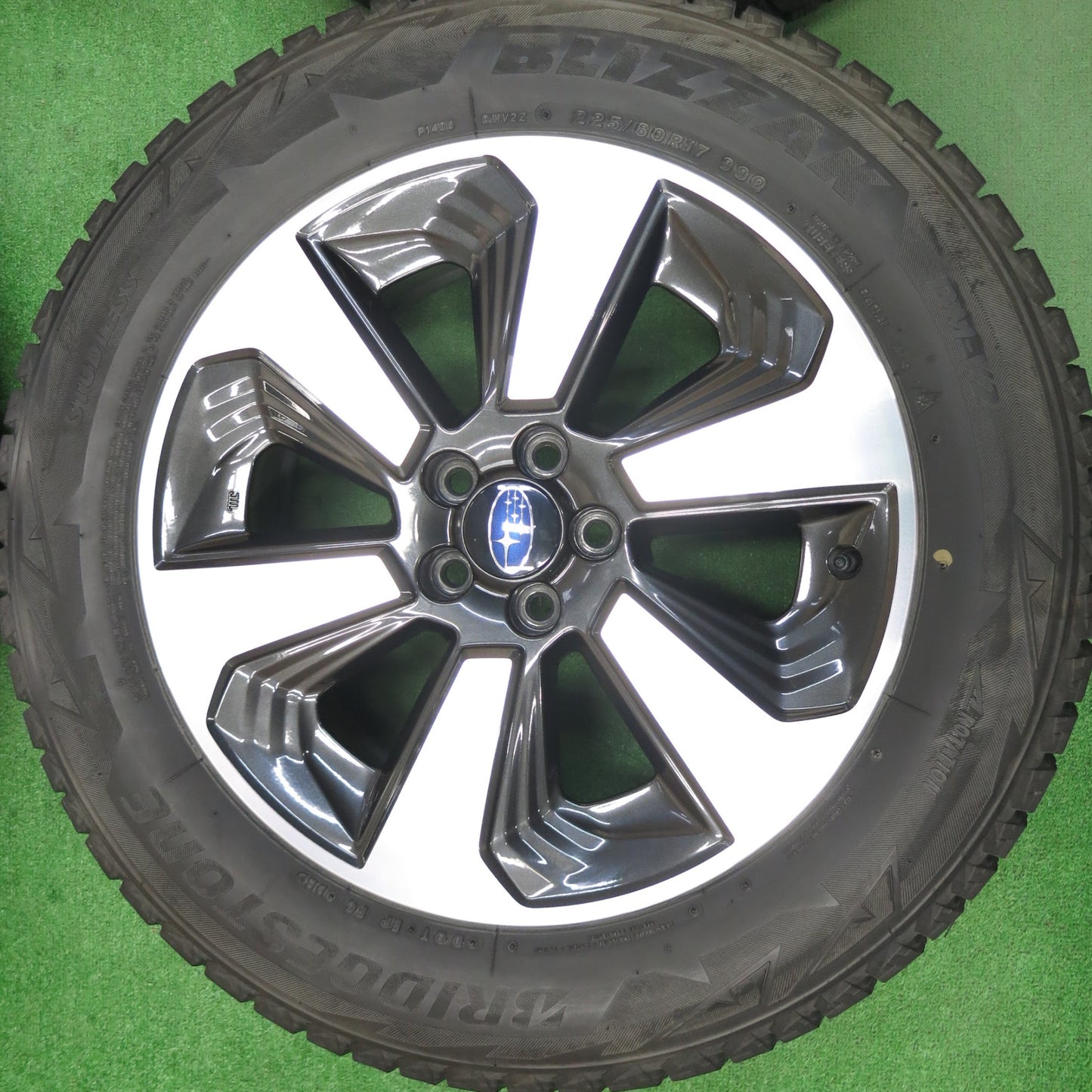 [送料無料]バリ溝！キレイ！9分★スバル SJ フォレスター 純正 225/60R17 スタッドレス ブリヂストン ブリザック DM-V2 17インチ PCD100/5H★3040506ヒス