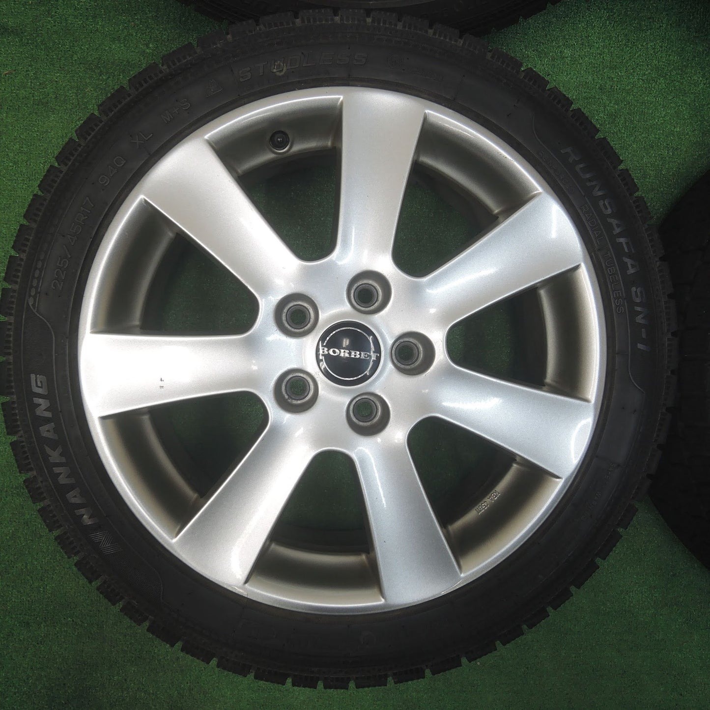 [送料無料] バリ溝！キレイ！9分★ワーゲン 等 BORBET 225/45R17 スタッドレス ナンカン RUNSAFA SN-1 ボルベット PCD112/5H★3113005SYス