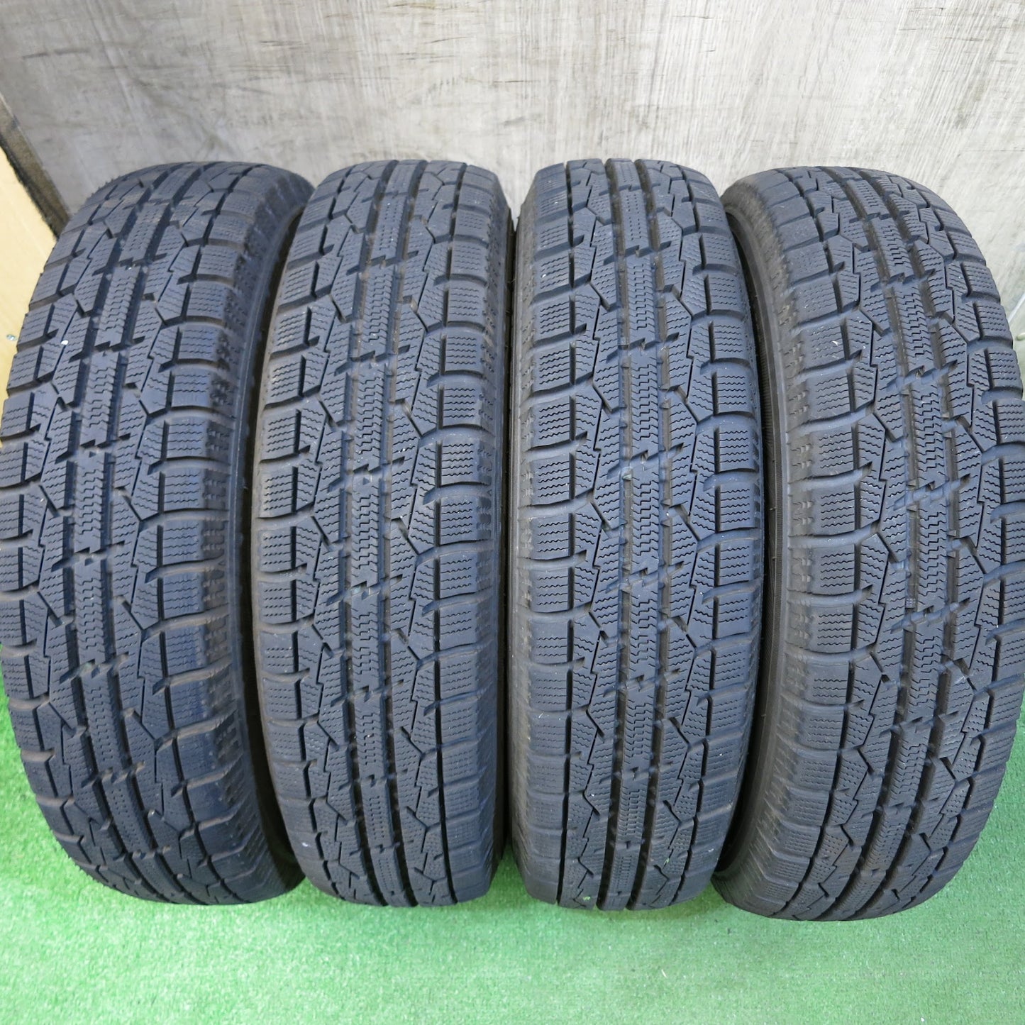 [送料無料]バリ溝！21年！9.5分以上★スタッドレス 145/80R13 トーヨー オブザーブ ガリット GIZ Exceeder エクシーダー 13インチ PCD100/4H★3041401Hス