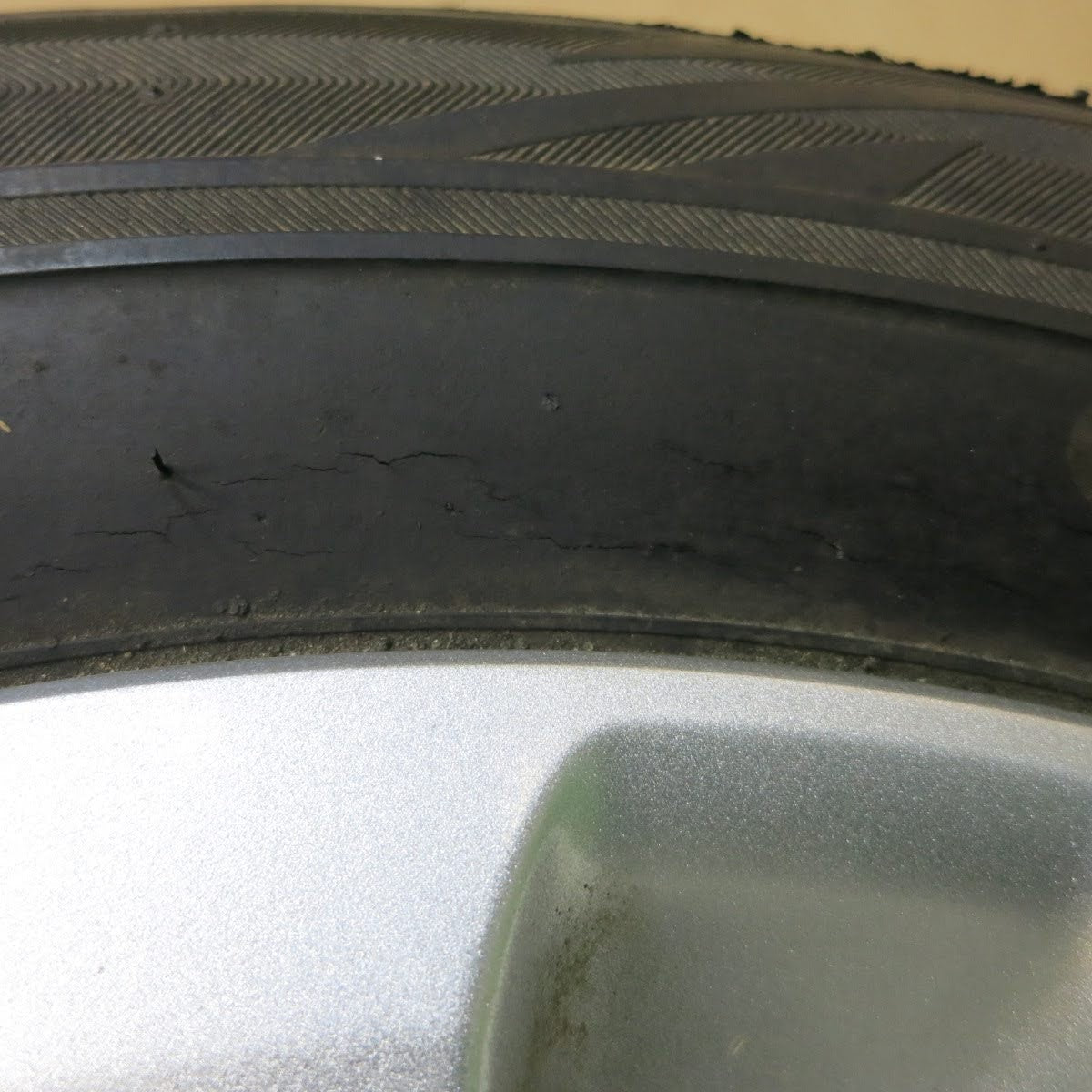 [送料無料]4本価格★スバル エクシーガ 純正 205/60R16 スタッドレス ブリヂストン ブリザック REVO GZ 16インチ PCD100/5H★3092105イス
