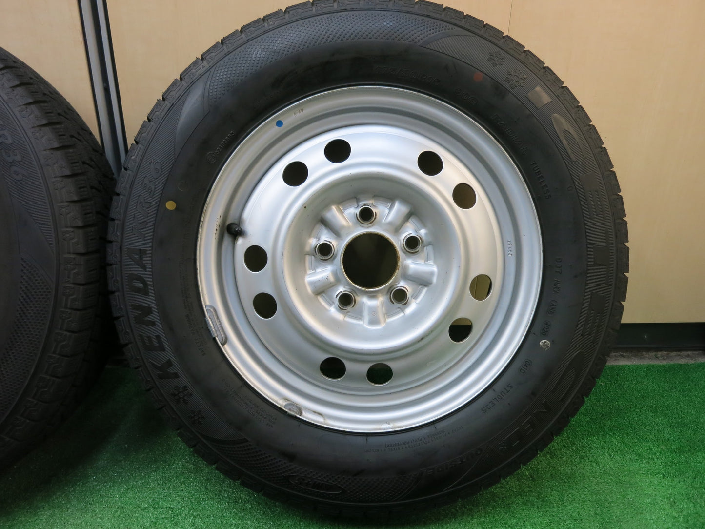 [送料無料]超バリ溝！20年！ほぼ10分★スタッドレス 175/80R15 ケンダ KR36 アイステック ネオ スチール ホイール 15インチ PCD114.3/5H★3011805ヒス