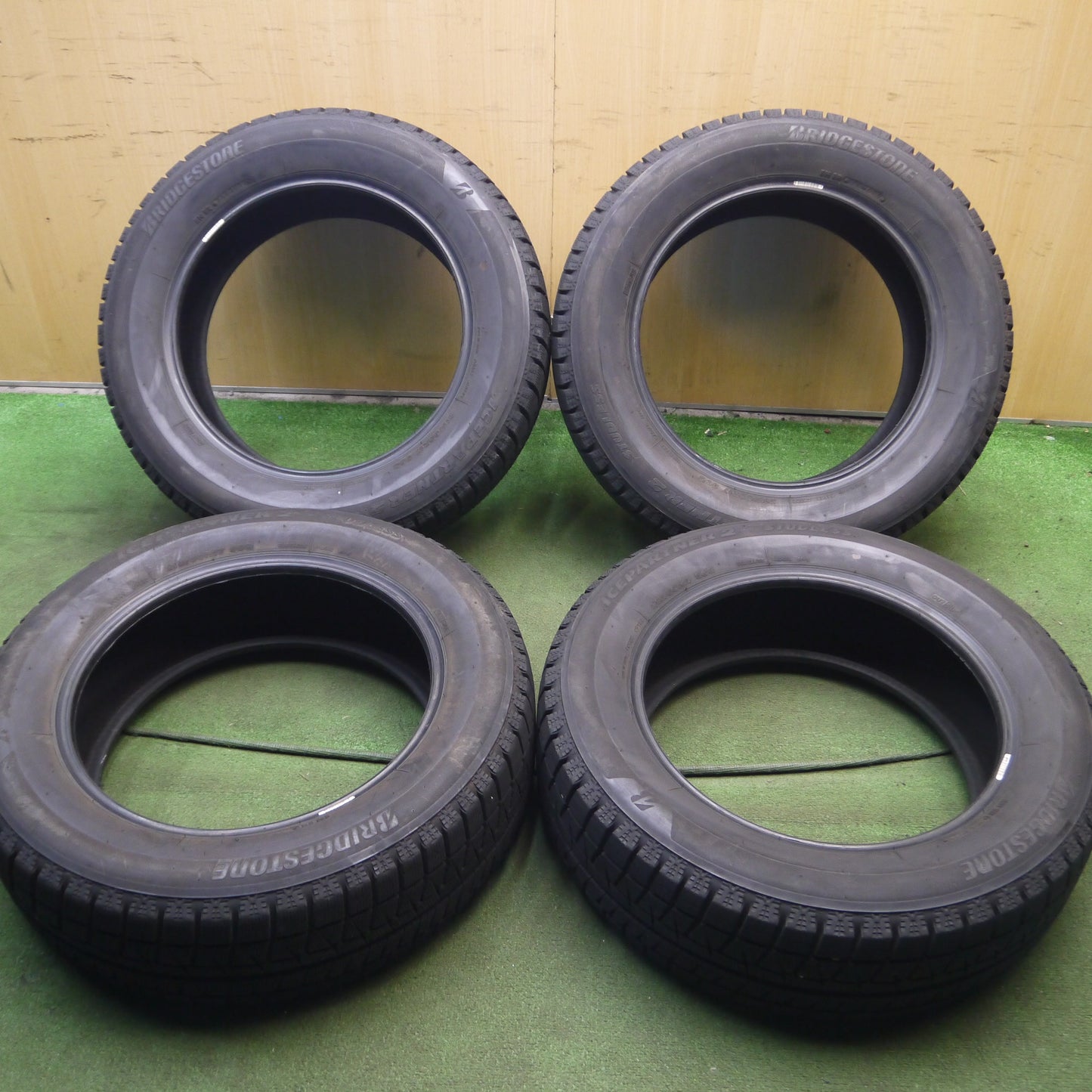 *送料無料*バリ溝！9.5分以上★スタッドレス 215/60R17 ブリヂストン アイスパートナー2 タイヤ 17インチ アルファード ヴェルファイア等★4010507Hスタ