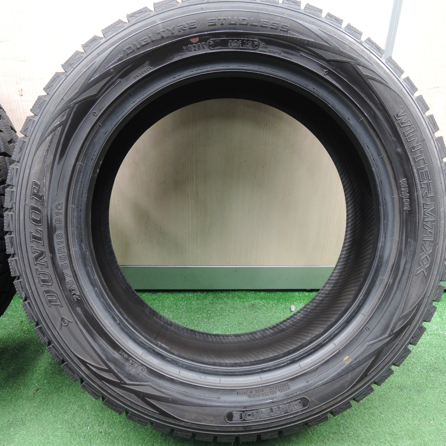 *送料無料*ほぼ未使用！19年★スタッドレス 205/55R16 ダンロップ ウインターマックス WM01 タイヤ 16インチ リーフ オーリス プリウスα等★3120905HAスタ