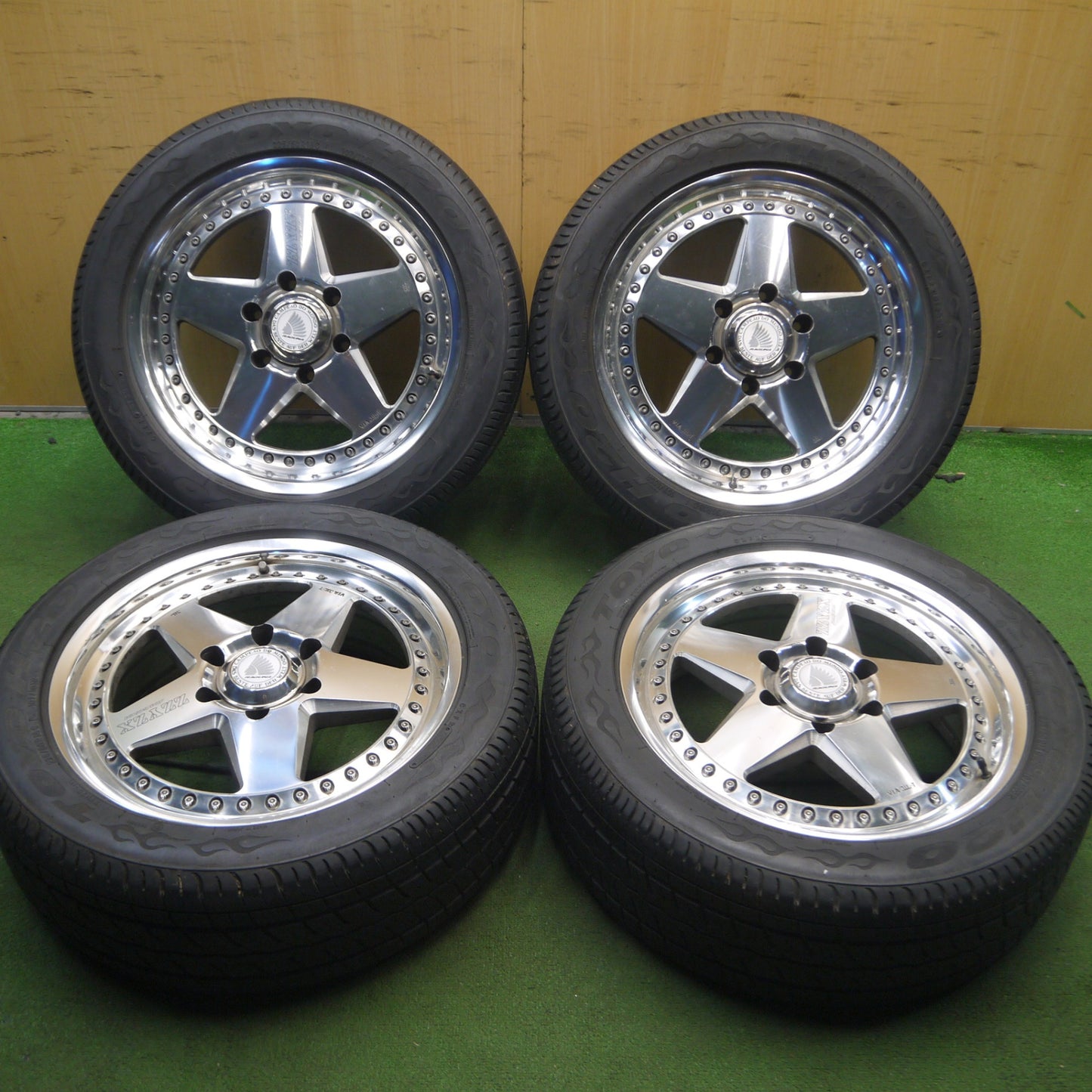 *送料無料* バリ溝！9.5分★RAGUNA ZZYZX 225/50R18C 107/105R トーヨー H20 ラグナ ザイジックス 18インチ PCD139.7/6H★4030805Hノ