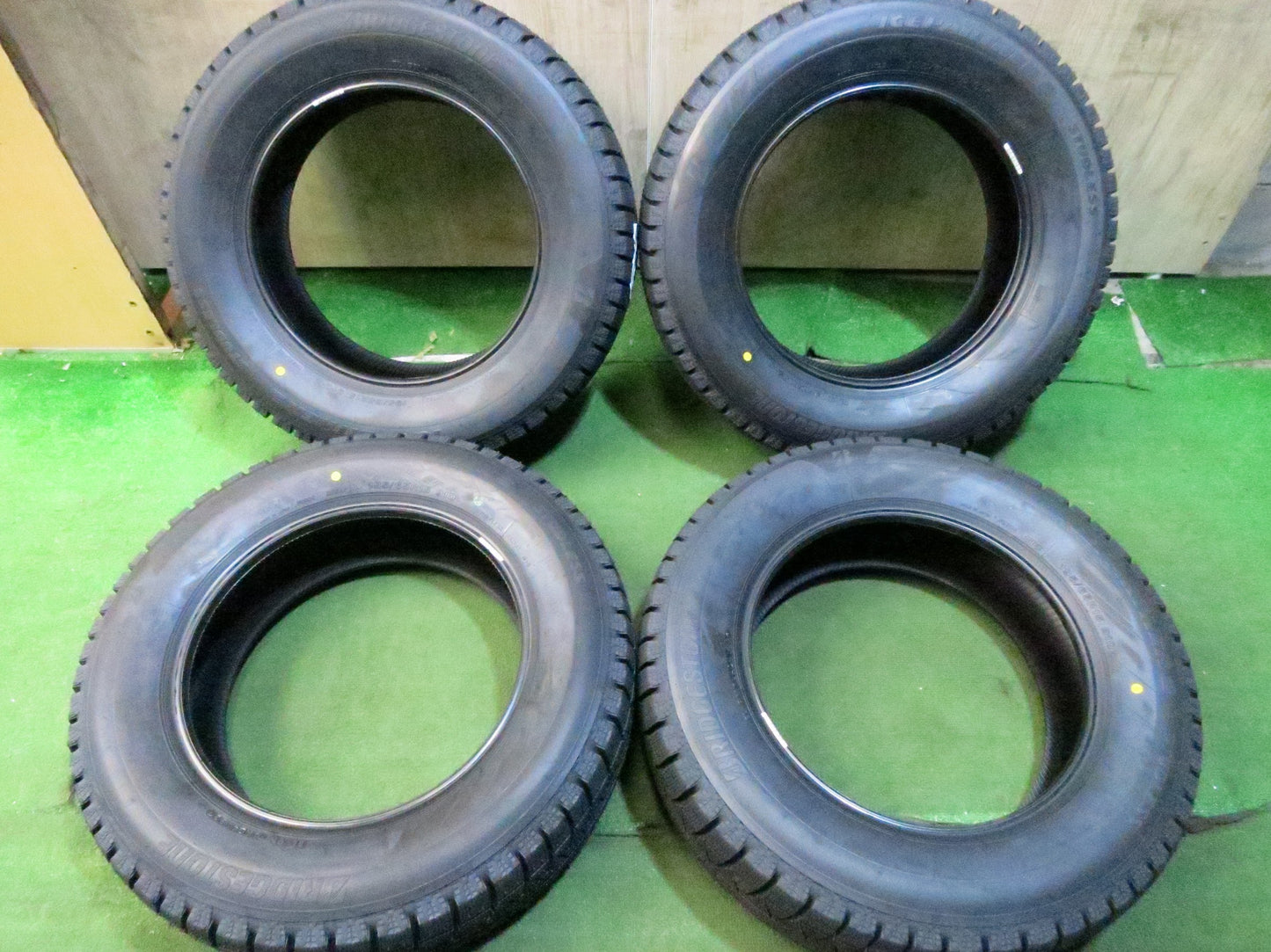 [送料無料]未使用！22年★スタッドレス 195/65R15 ブリヂストン アイスパートナー2 タイヤ 15インチ プリウス セレナ ノア ヴォクシー 等★3031002Hスタ