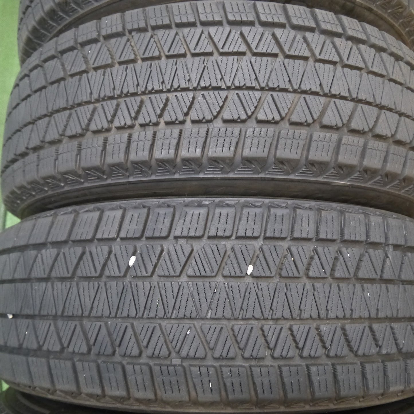 [送料無料]バリ溝！19年！9.5分★スタッドレス 225/65R17 ブリヂストン ブリザックDM-V3 タイヤ 17インチ ハリアー RAV4 レクサス エクストレイル等★3082108Hスタ