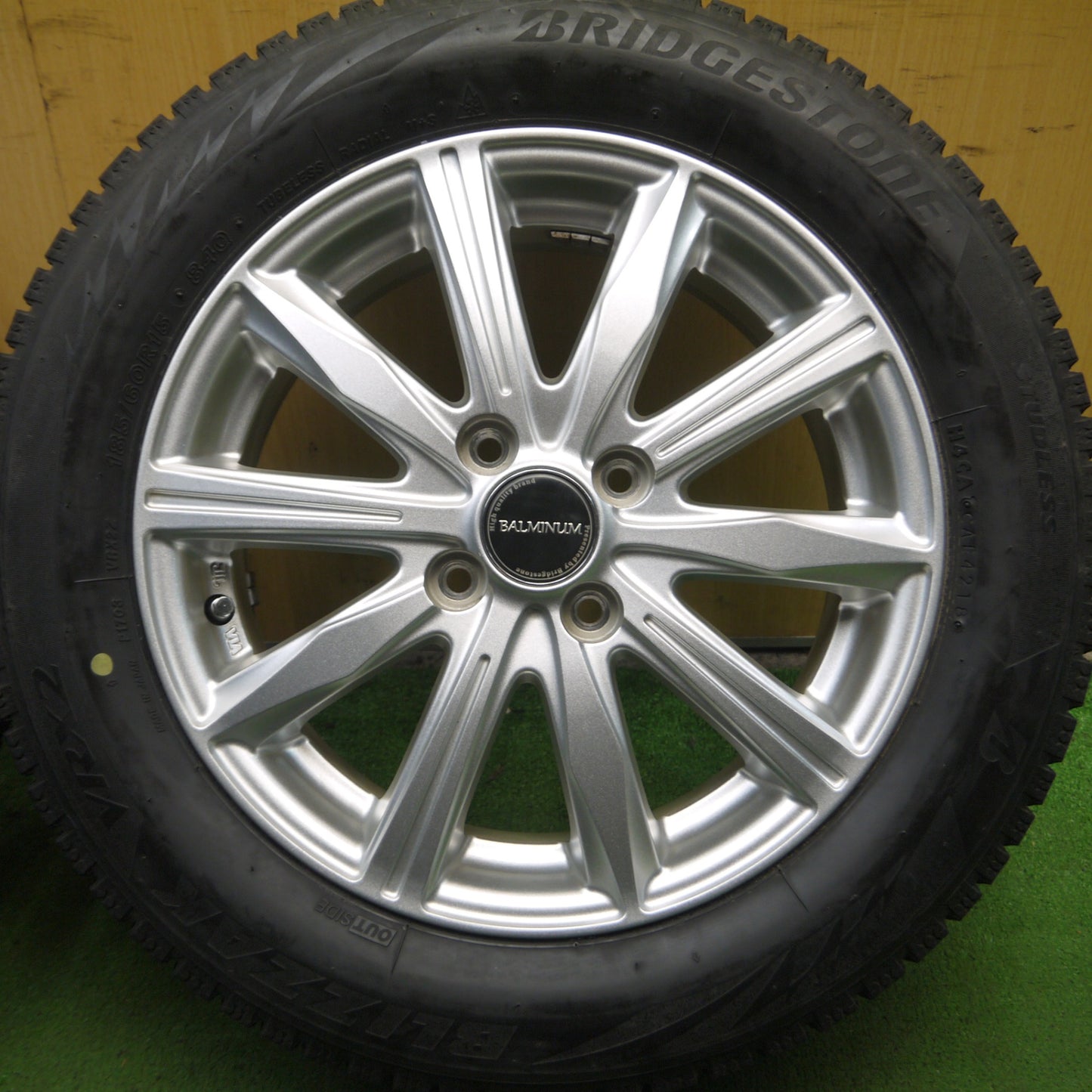 *送料無料* バリ溝！キレイ！9分★スタッドレス 185/60R15 ブリヂストン ブリザック VRX2 BALMINUM バルミナ 15インチ PCD100/4H★4022103Hス