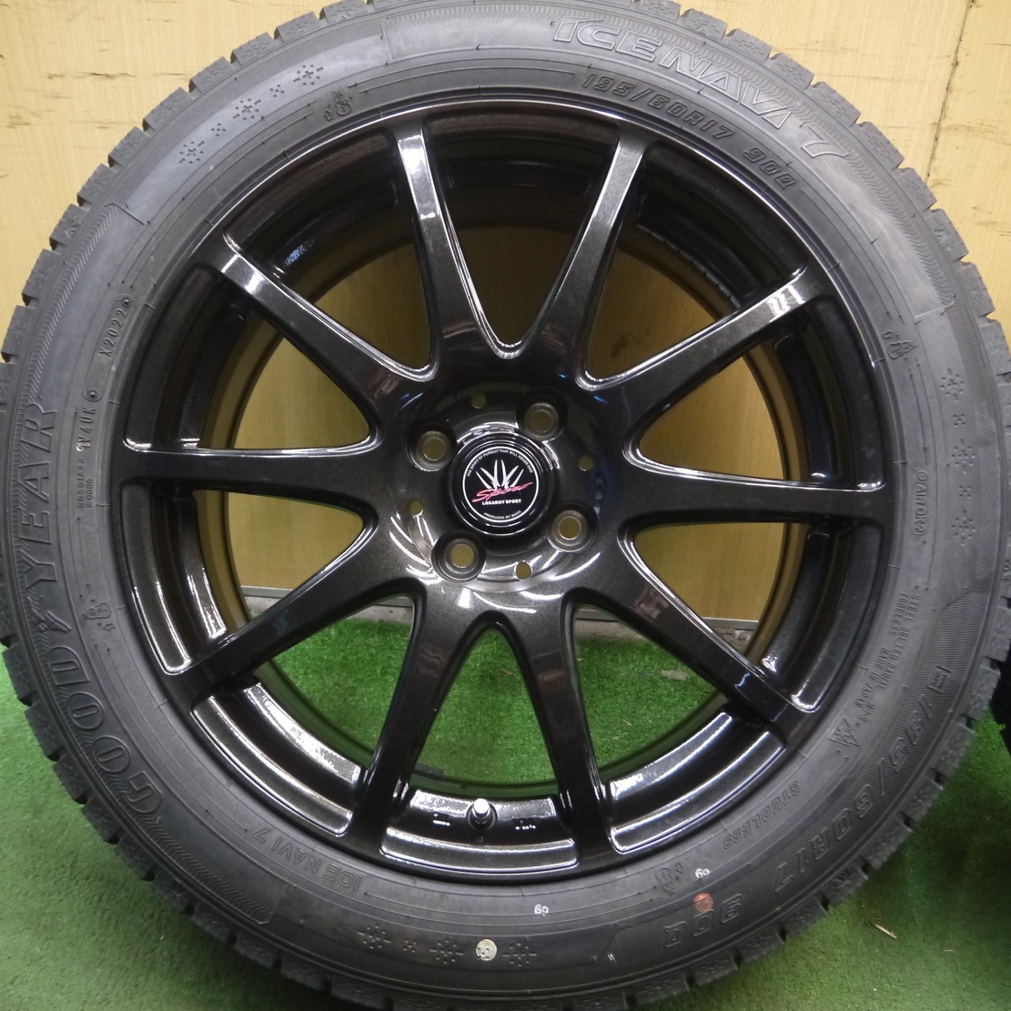 *送料無料* バリ溝！22年！キレイ！ほぼ10分★スタッドレス 195/60R17 グッドイヤー アイスナビ7 LOXARNY SPORT BADX ロクサーニ PCD100/4H★4031104Hス