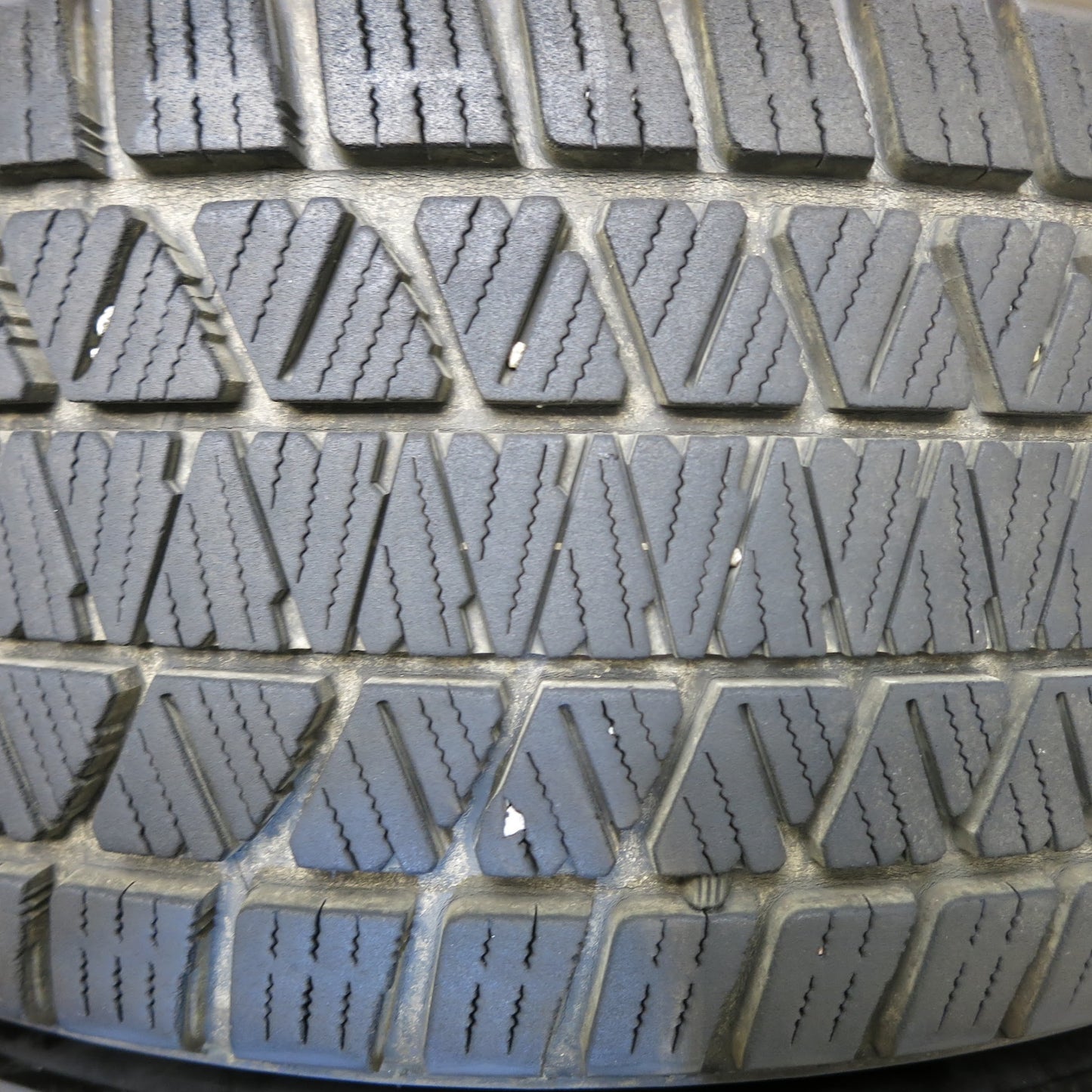 [送料無料]バリ溝！19年！キレイ！9.5分★スバル XV 純正 225/60R17 スタッドレス ブリヂストン ブリザック DM-V3 17インチ PCD100/5H★3051908Hス