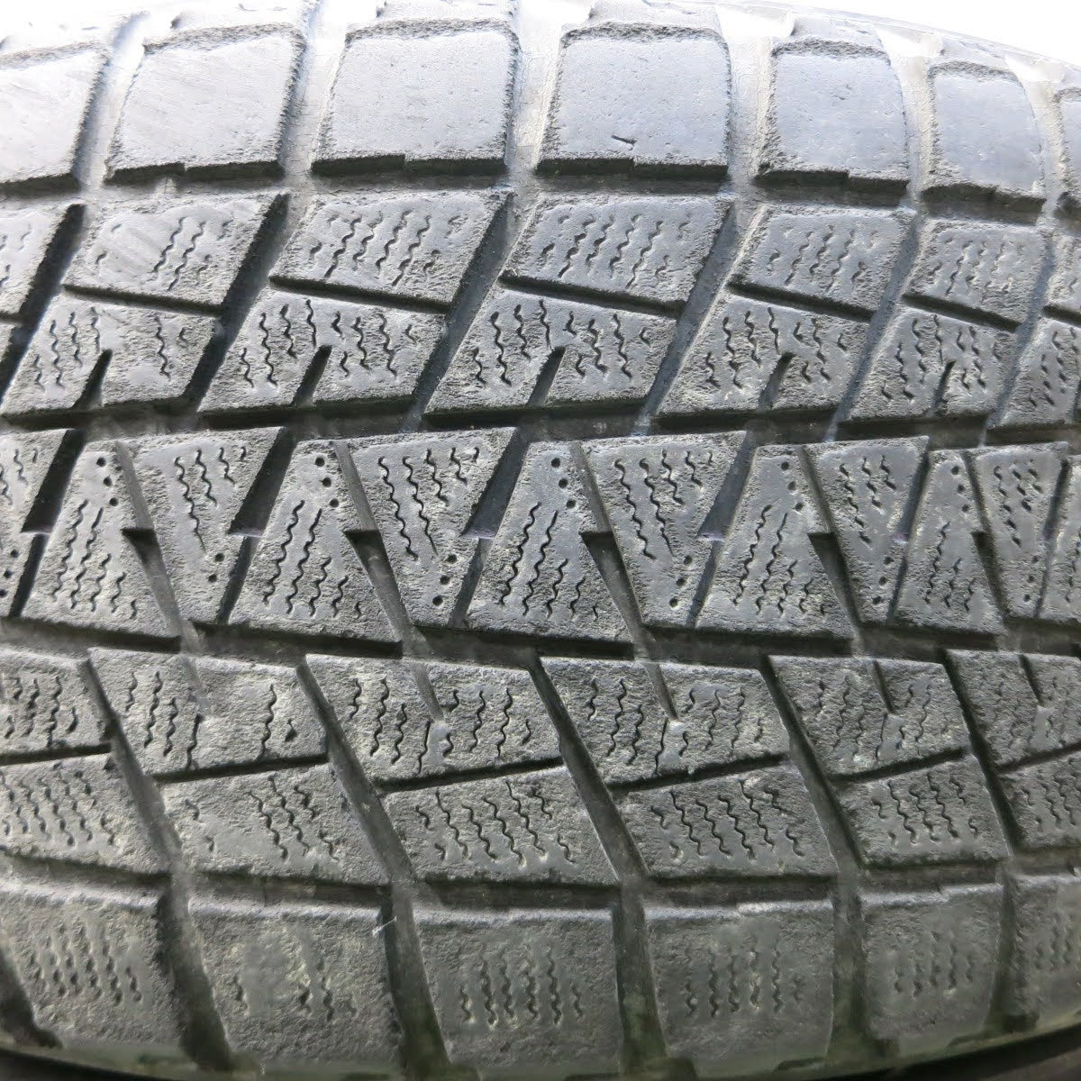 [送料無料]キレイ★トヨタ 30系 ハリアー 純正 235/55R18 スタッドレス ブリヂストン ブリザック DM-V1 18インチ PCD114.3/5H★3070105イス