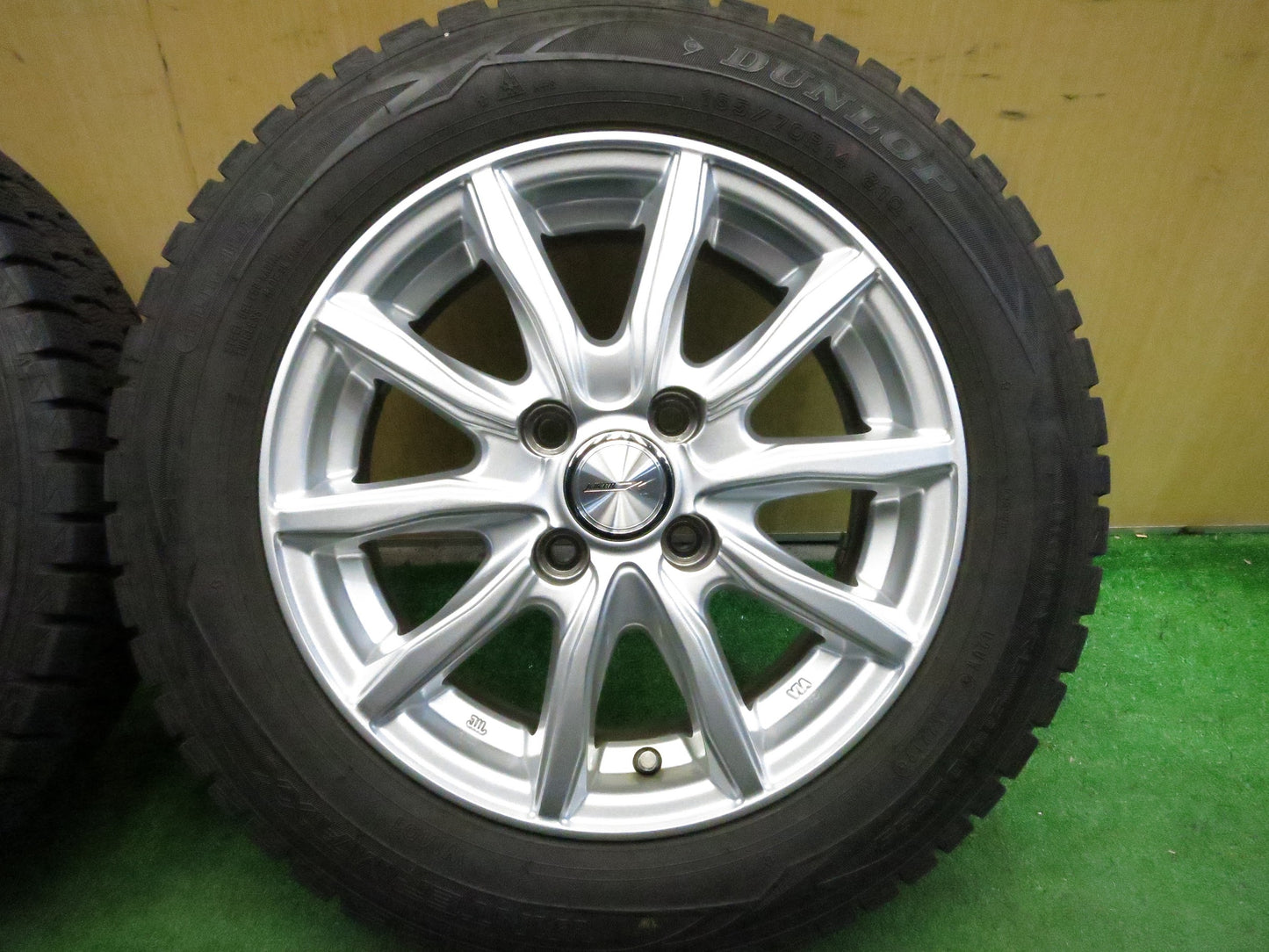 [送料無料]バリ溝！19年！キレイ！9.5分以上★スタッドレス 165/70R14 ダンロップ ウインターマックス WM01 JOKER ジョーカー 14インチ PCD100/4H★3011602Hス