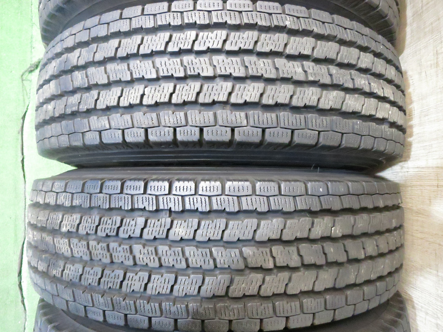 [送料無料]バリ溝！20年！キレイ！9.5分★ハイエース 等 195/80R15 107/105L スタッドレス ヨコハマ iG91 PRODITA プロディータ PCD139.7/6H★3020607Hス