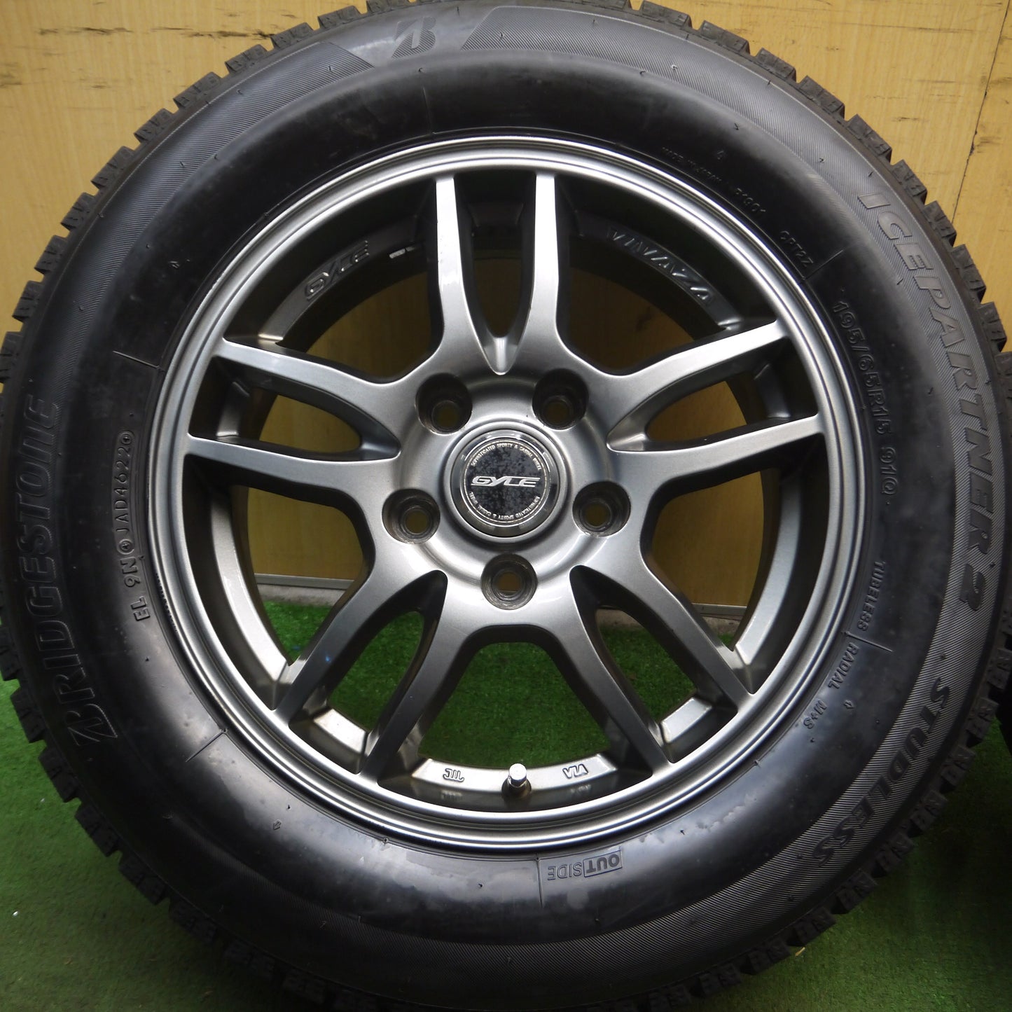 *送料無料*バリ溝！22年！キレイ！9.5分★スタッドレス 195/65R15 ブリヂストン アイスパートナー2 GYLE VIVAZA ガイル 15インチ PCD114.3/5H★3122704Hス