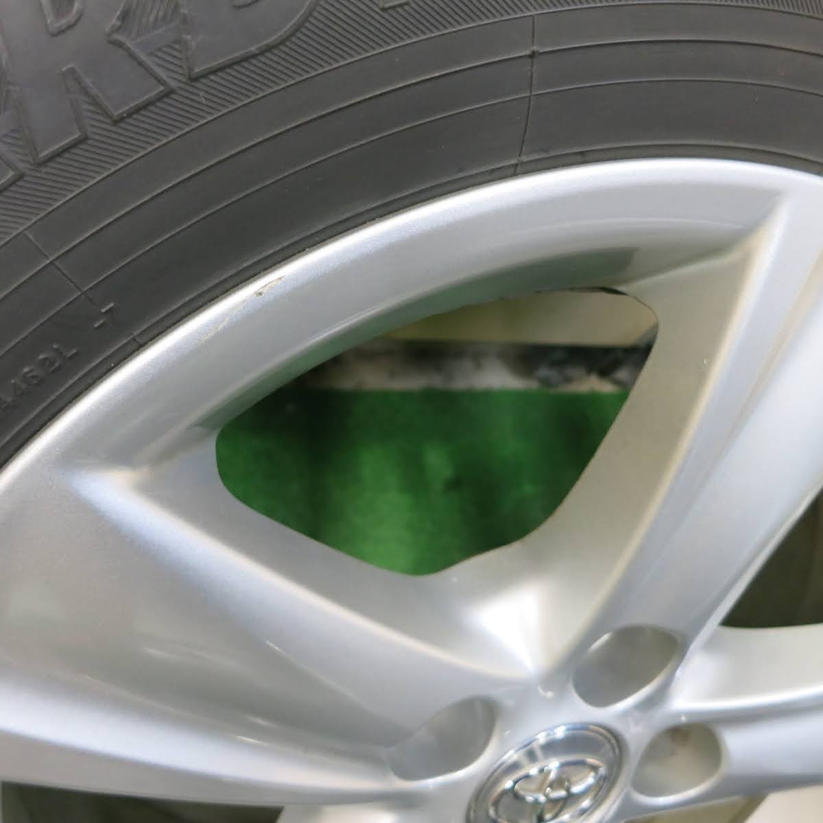 [送料無料]キレイ★トヨタ マークX 純正 215/60R16 スタッドレス ヨコハマ アイスガード iG50 16インチ PCD114.3/5H★3061903イス