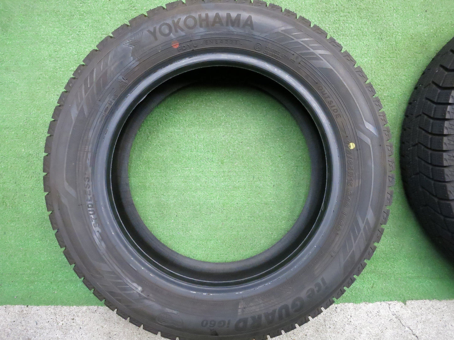 [送料無料]バリ溝！21年！ほぼ10分★スタッドレス 175/65R15 ヨコハマ アイスガード iG60 タイヤ 15インチ アクア ヴィッツ フィット 等★2121609Hスタ