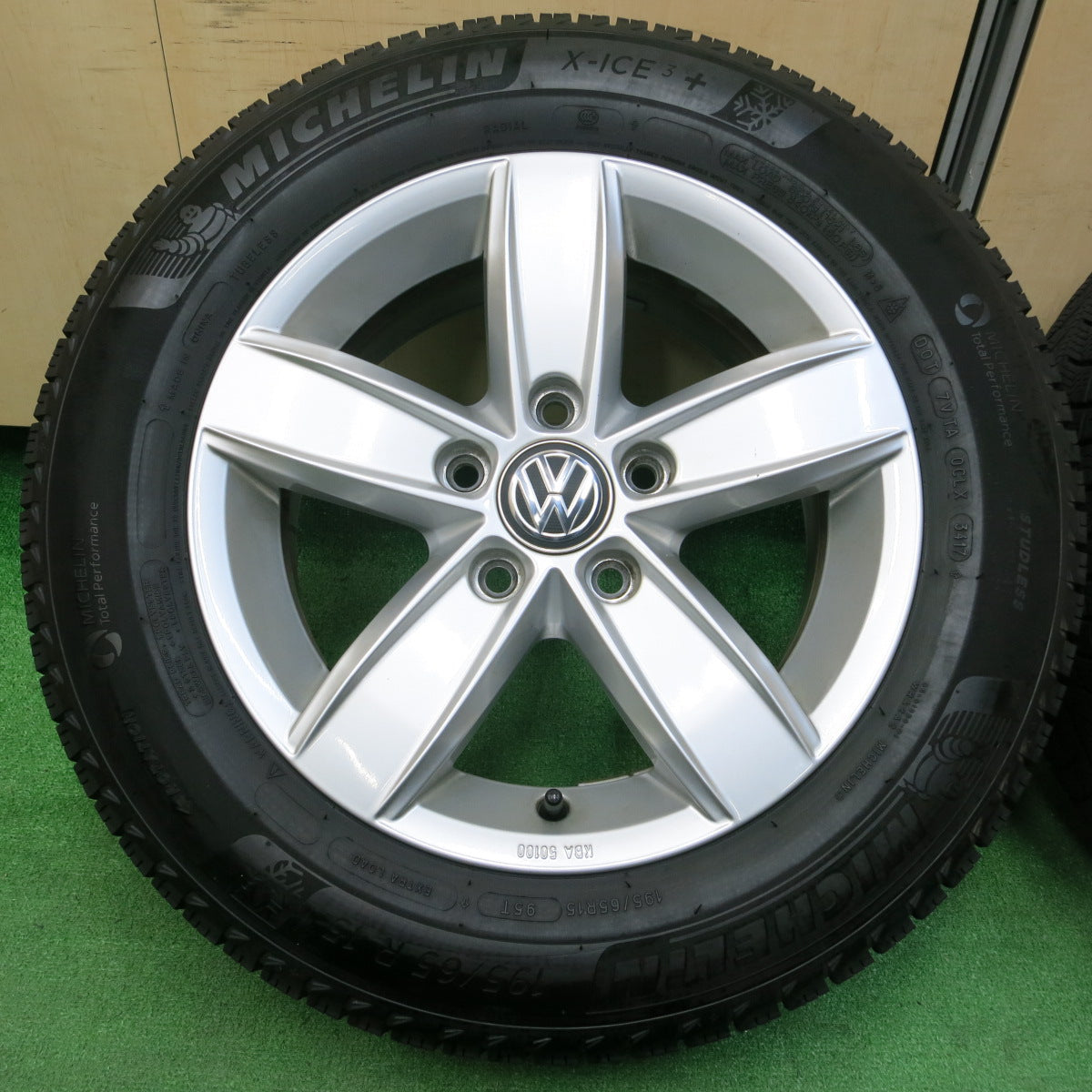 *送料無料*キレイ★ワーゲン ゴルフ パサート 等 純正 BORBET 195/65R15 スタッドレス ミシュラン X-ICE3+ PCD112/5H★3122908イス