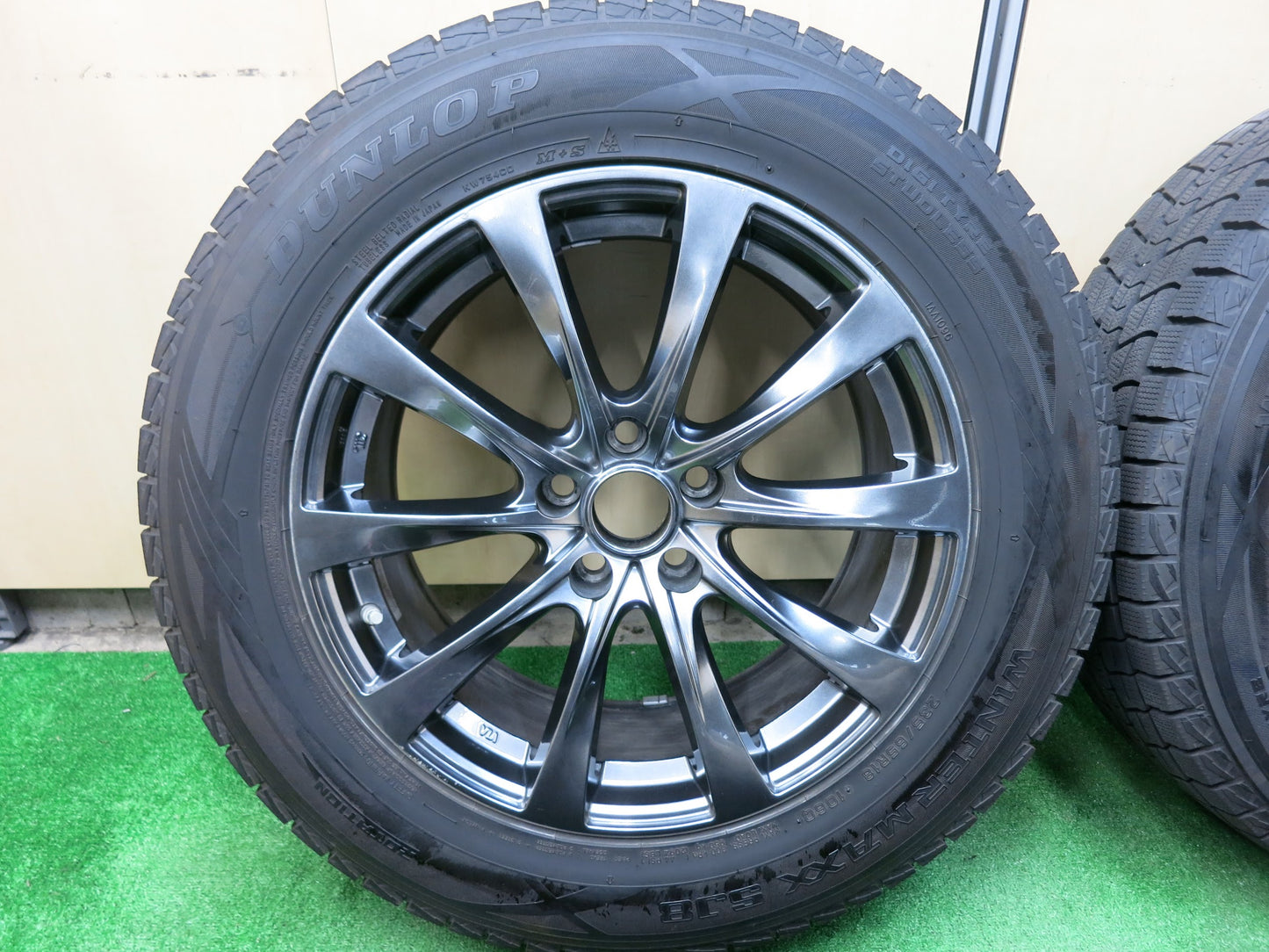 [送料無料]超バリ溝！20年！ほぼ10分★レクサス 等 235/65R18 スタッドレス ダンロップ ウインターマックス SJ8 MiD マルカ 18インチ PCD114.3/5H★3022202ヒス