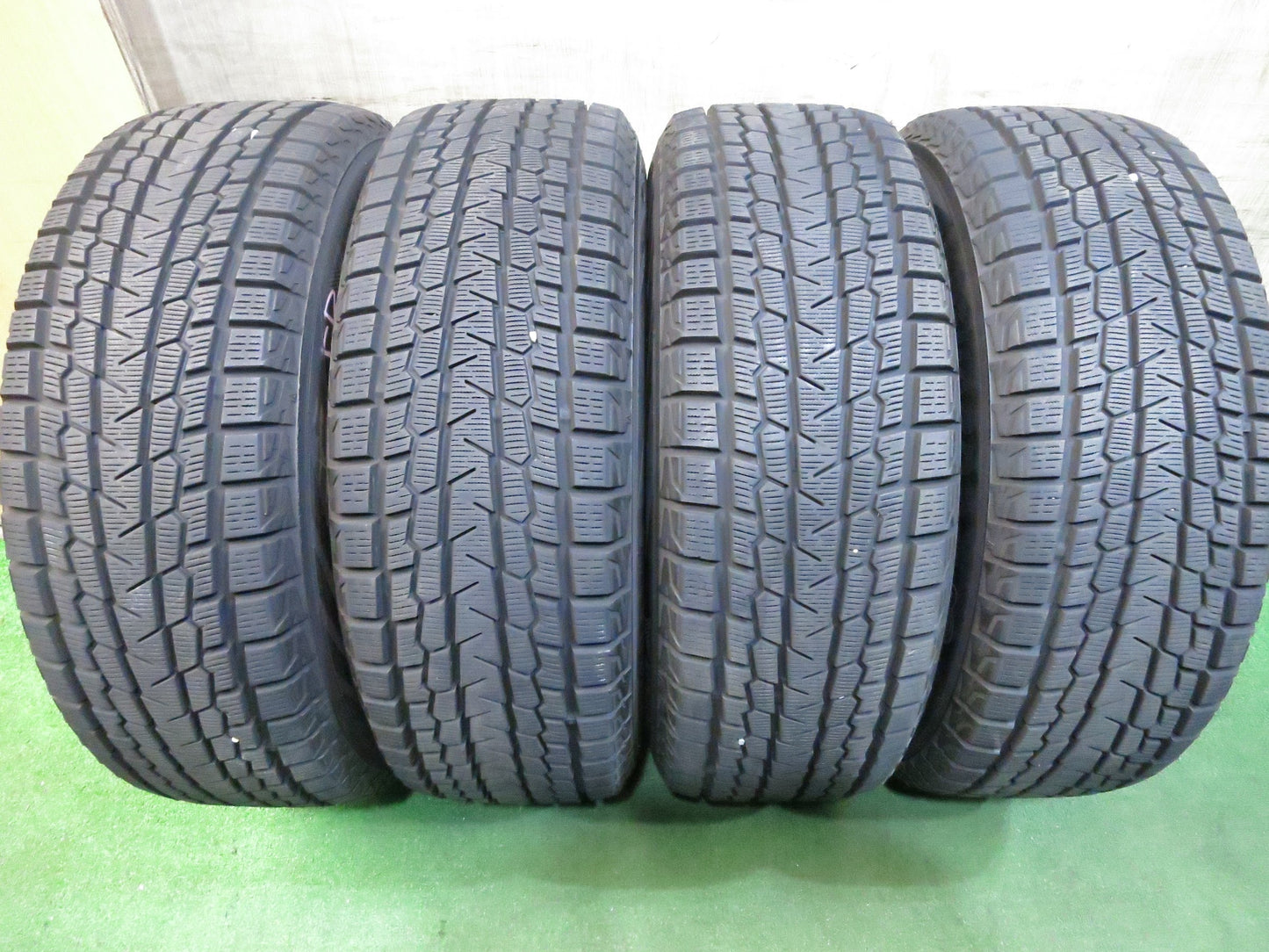 [送料無料]バリ溝！キレイ！9.5分★ベンツ 等 235/65R17 スタッドレス ヨコハマ アイスガード G075 SPORTECHNIC スポーツテクニック PCD112/5H★3020708Hス