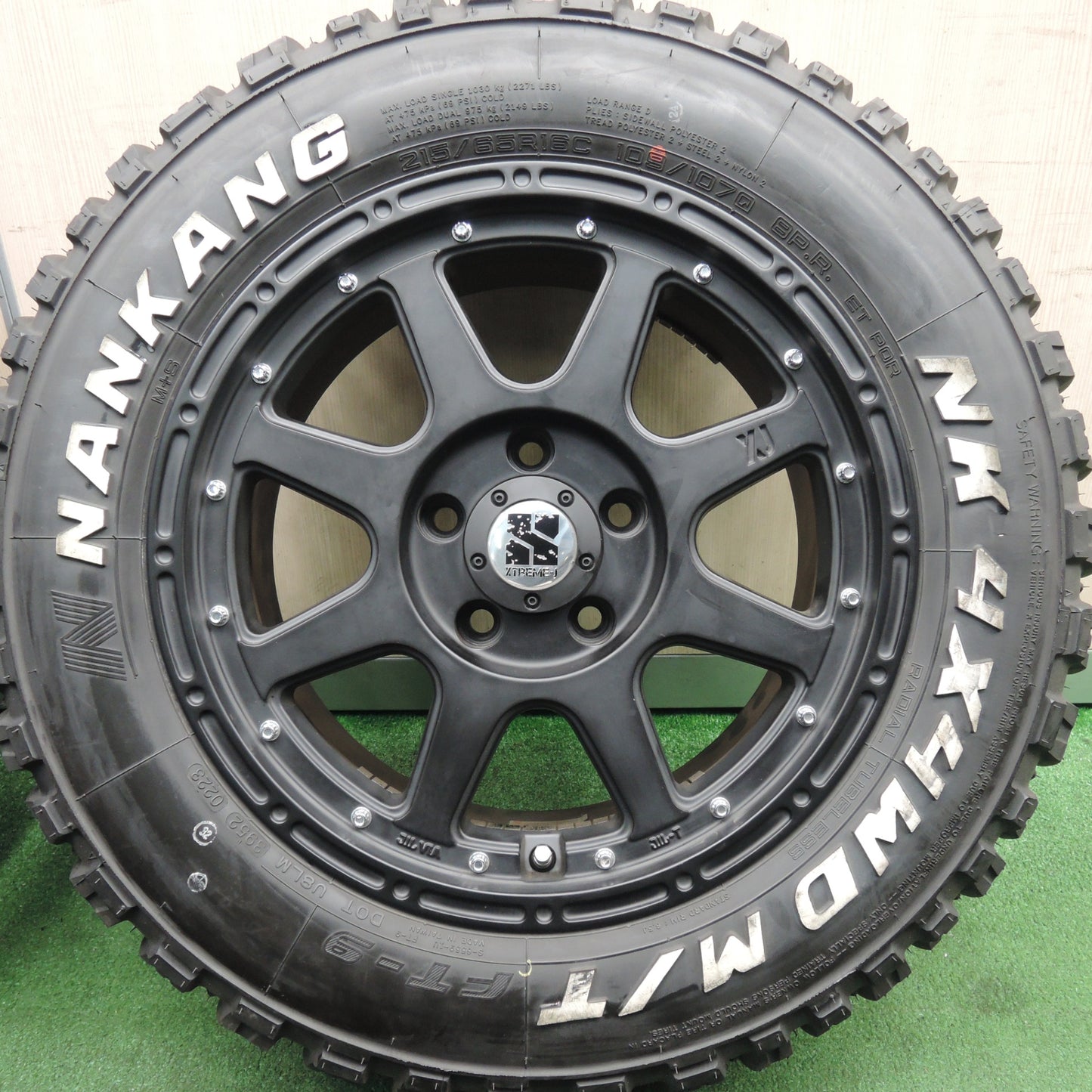 *送料無料* バリ溝！23年！キレイ！ほぼ10分★215/65R16 XTREME-J ナンカン NK 4×4WD M/T FT-9 ホワイトレター 16インチ PCD114.3/5H★4021005HAノ