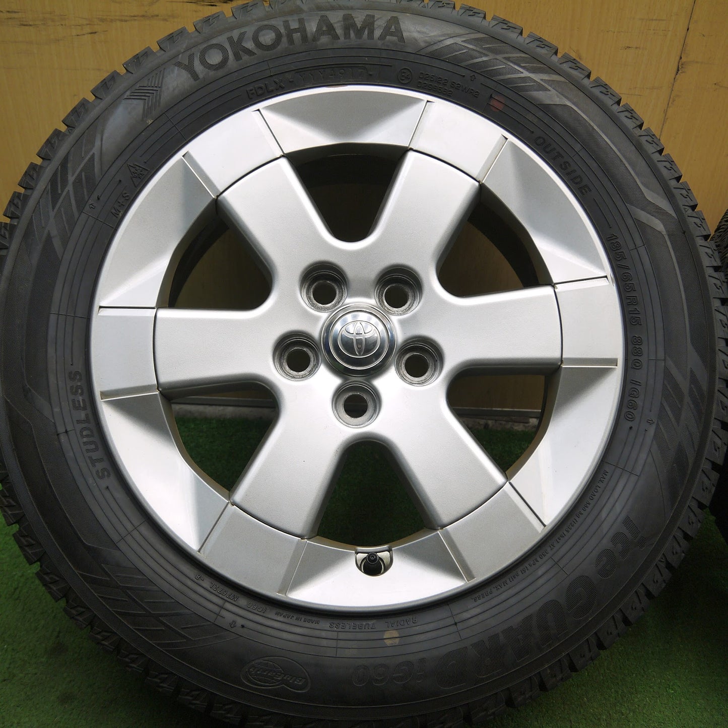 [送料無料]バリ溝！ほぼ10分★トヨタ 20系 プリウス 純正 185/65R15 スタッドレス ヨコハマ アイスガード iG60 15インチ PCD100/5H★3062609Hス