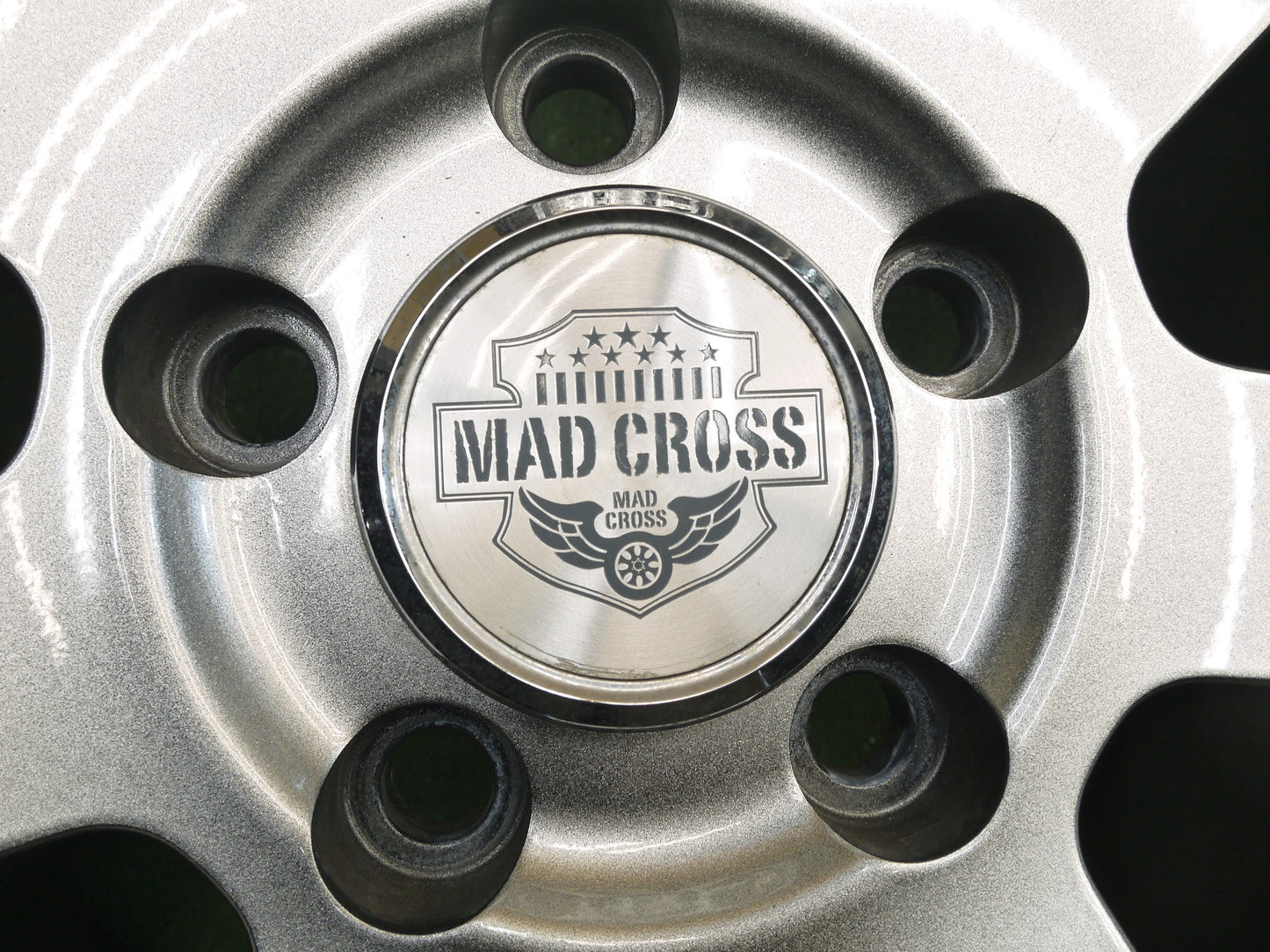 [送料無料]バリ溝！19年！綺麗！9.5分以上★ランクル 等 MADCROSS 285/60R18 スタッドレス ダンロップ ウインターマックス SJ8 18インチ PCD150/5H★2121007アス