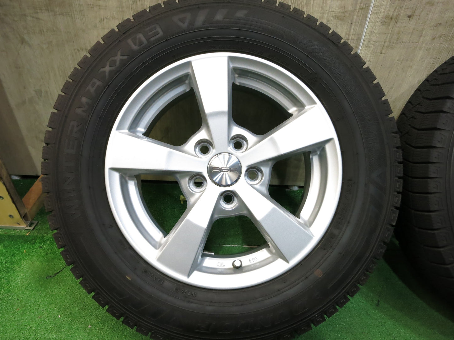 [送料無料]バリ溝！20年！キレイ！ほぼ10分★スタッドレス 185/70R14 ダンロップ ウインターマックス 03 AGA 14インチ PCD100/5H★2113002Hス