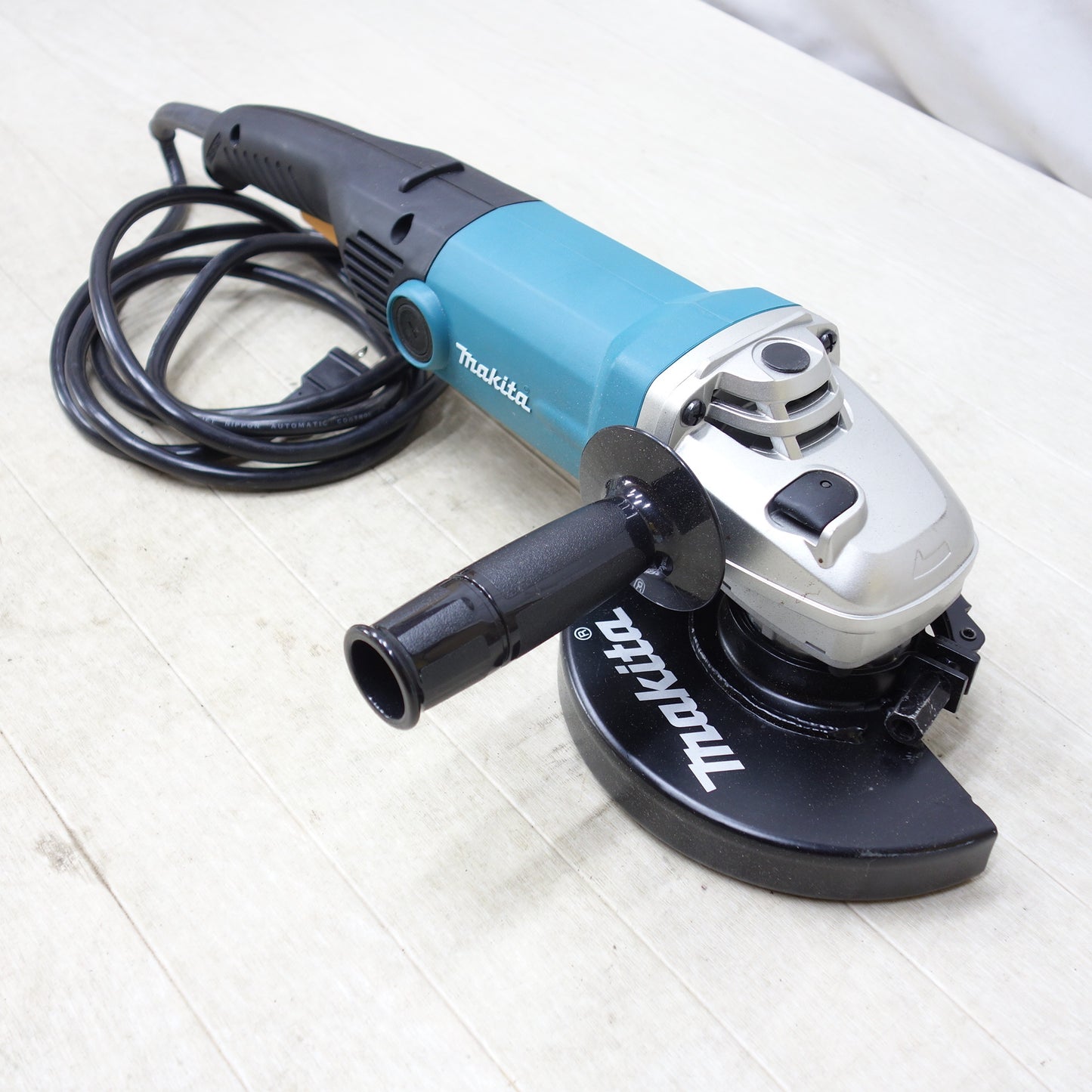 [送料無料] キレイ◆makita マキタ 180mm 電子ディスクグラインダ GA7011C 切断 研削 電動工具 100V 50/60Hz◆