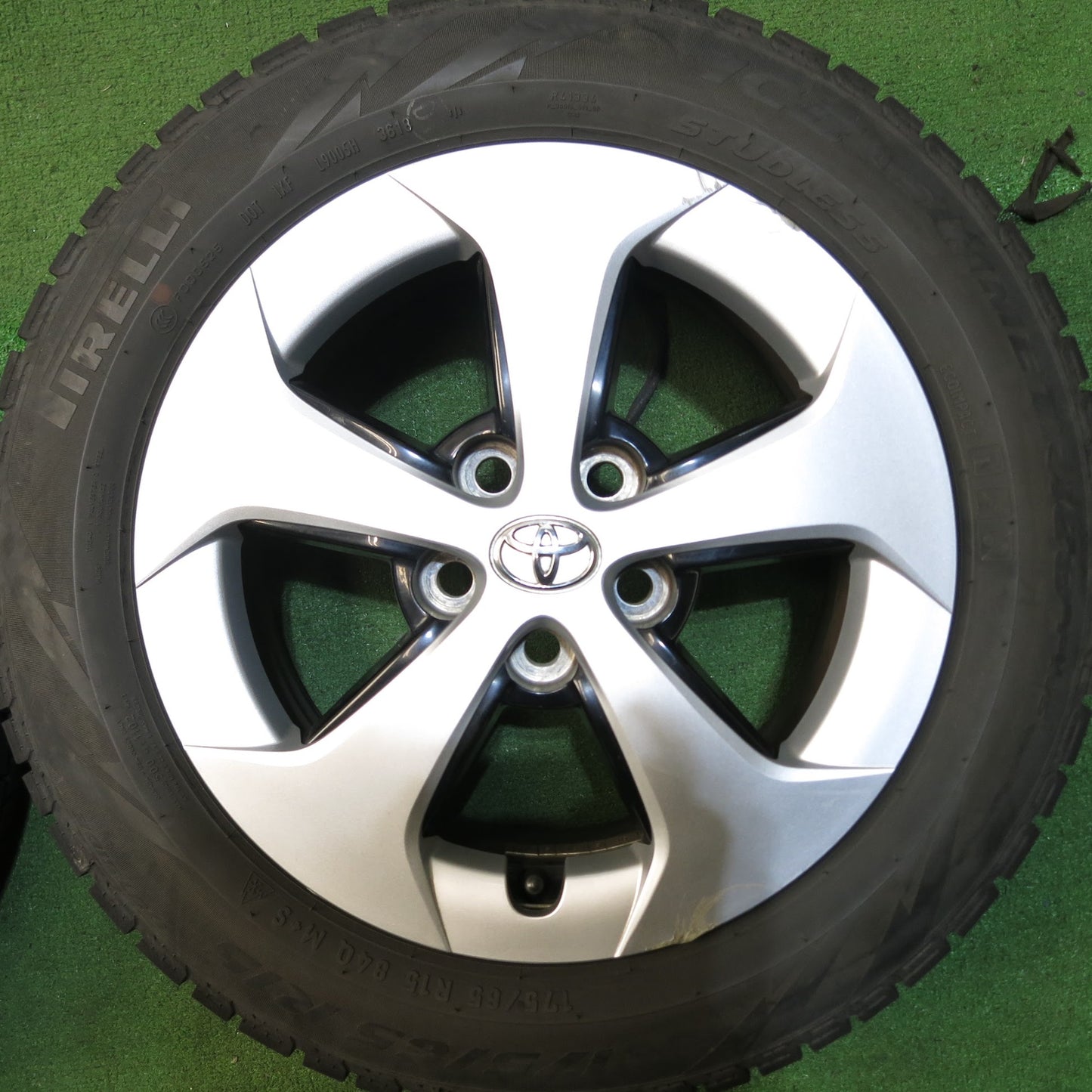 [送料無料]4本価格★トヨタ 30系 プリウス 純正 175/65R15 スタッドレス ピレリ アイスアシンメトリコ プラス 15インチ PCD100/5H★3042615Hス