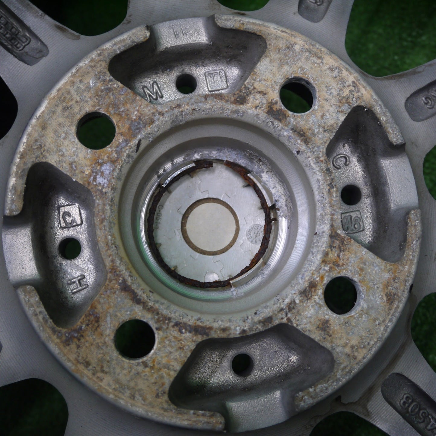 [送料無料]バリ溝！20年！9.5分以上★スタッドレス 145/80R13 グッドイヤー アイスナビ6 FOUR FORCE 社外 アルミ 13インチ PCD100/4H★3062404ヌス