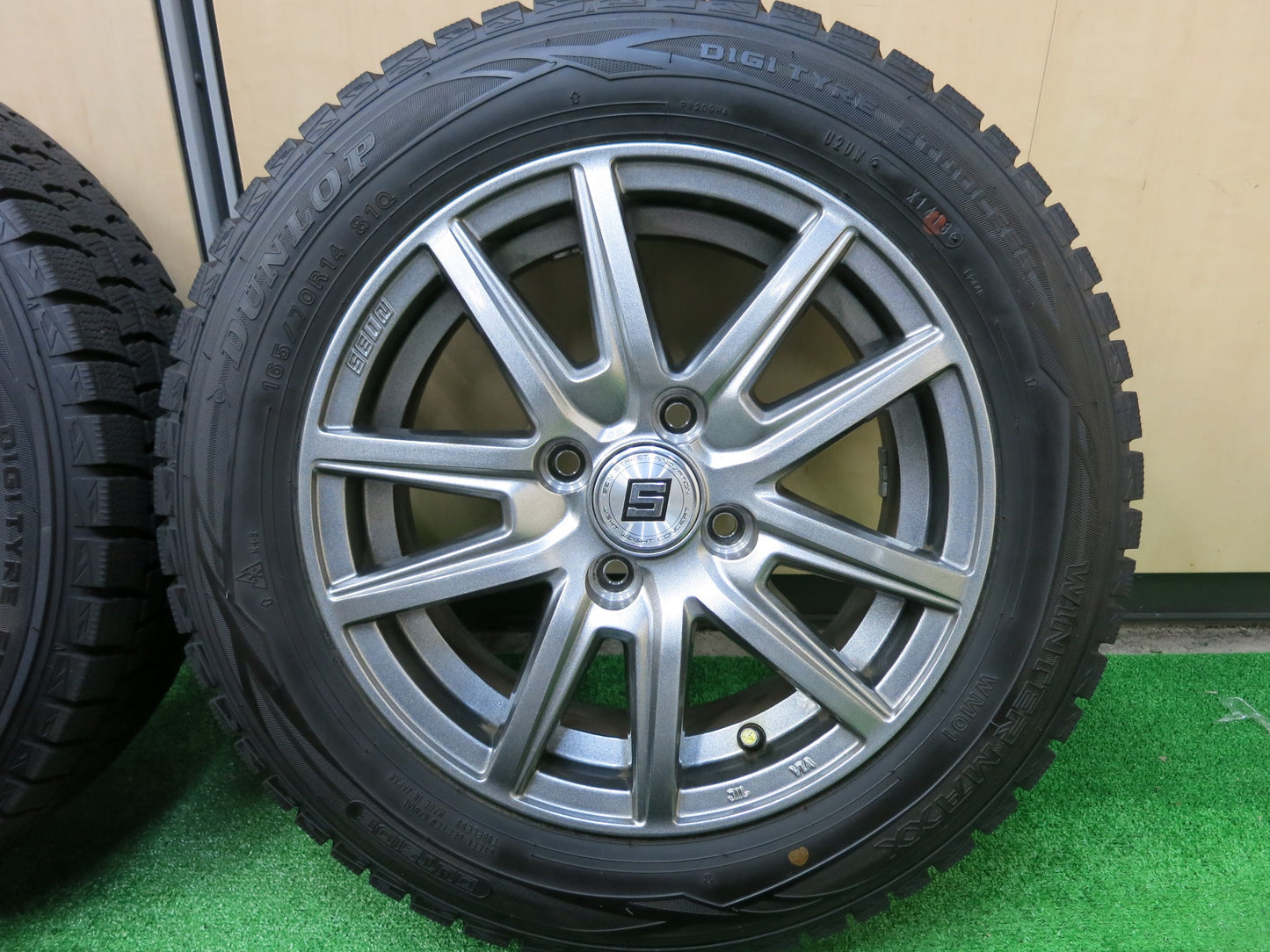 [送料無料]バリ溝！18年！ほぼ10分★スタッドレス 165/70R14 ダンロップ ウインターマックス WM01 SEIN ザイン 14インチ PCD100/4H★2121402ヒス