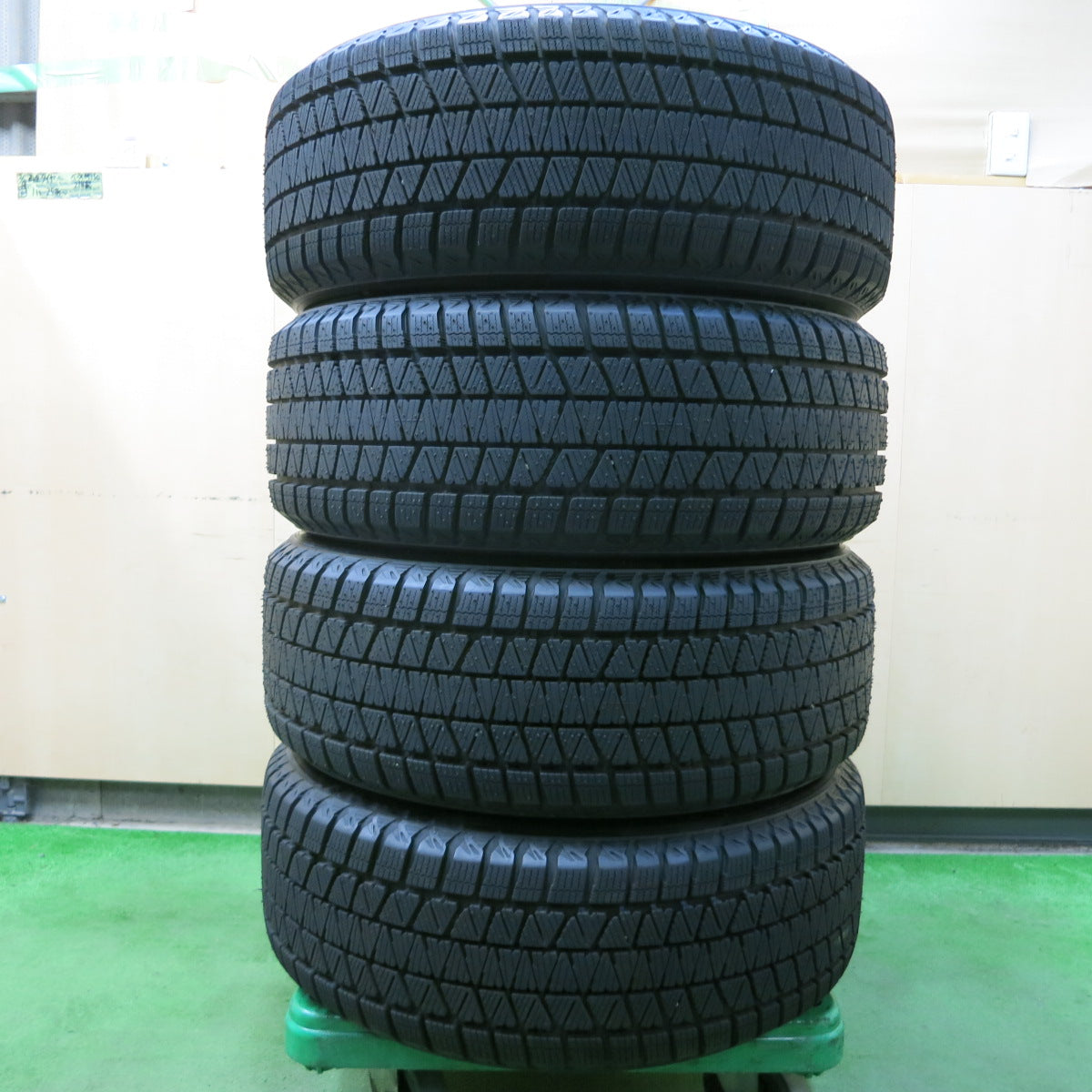 *送料無料*センサー付！超バリ溝！20年！綺麗★レクサス NX Fスポーツ 純正 235/55R18 スタッドレス ブリヂストン DM-V3 PCD114.3/5H★3102803イス