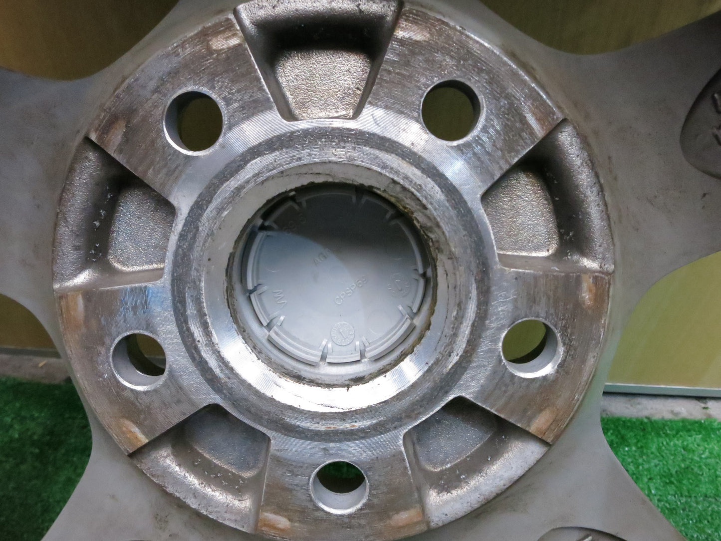 [送料無料]バリ溝！21年！ほぼ10分★ワーゲン 等 AGA 195/65R15 スタッドレス ピレリ アイスアシンメトリコ プラス 15インチ PCD112/5H★2121602Hス