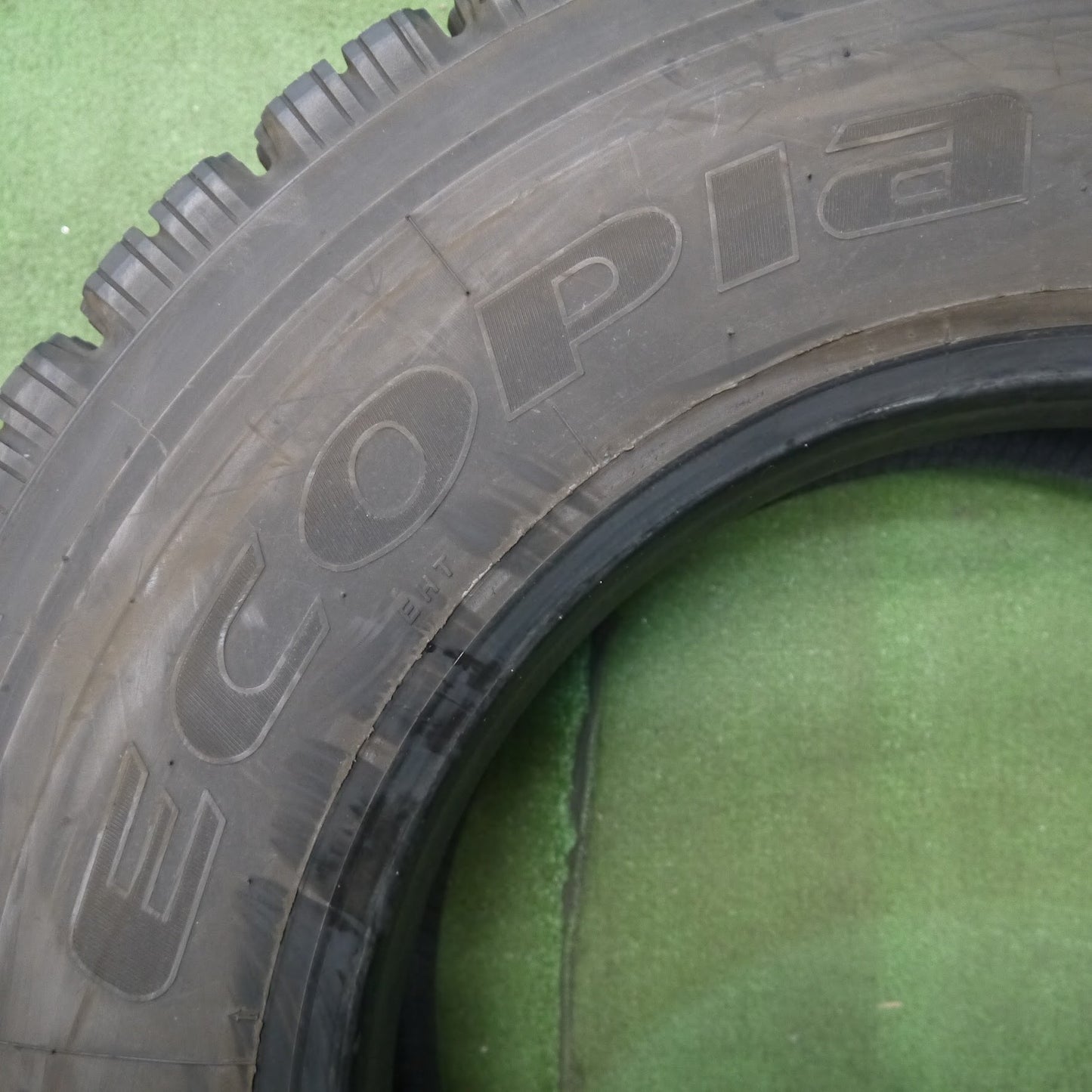 [送料無料]バリ溝！22年！9分★トラック タイヤ 265/70R19.5 140/138J スタッドレス ブリヂストン エコピア W911Ⅱ 19.5インチ★3032804クスタ