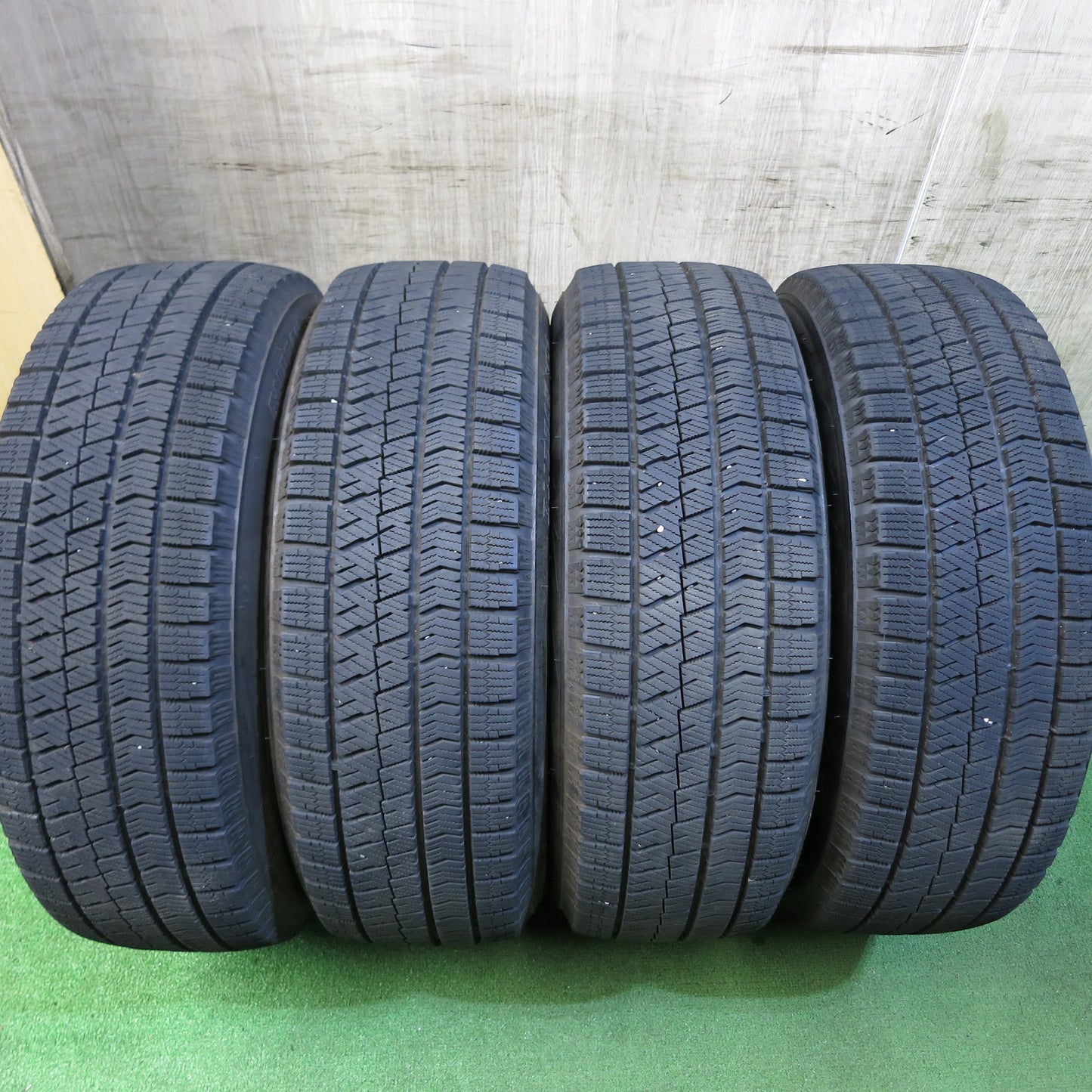 [送料無料]バリ溝！20年！綺麗！9.5分★プリウス 等 195/65R15 スタッドレス ブリヂストン ブリザック VRX2 ravrion ラブリオン 15インチ PCD100/5H★3042806Hス