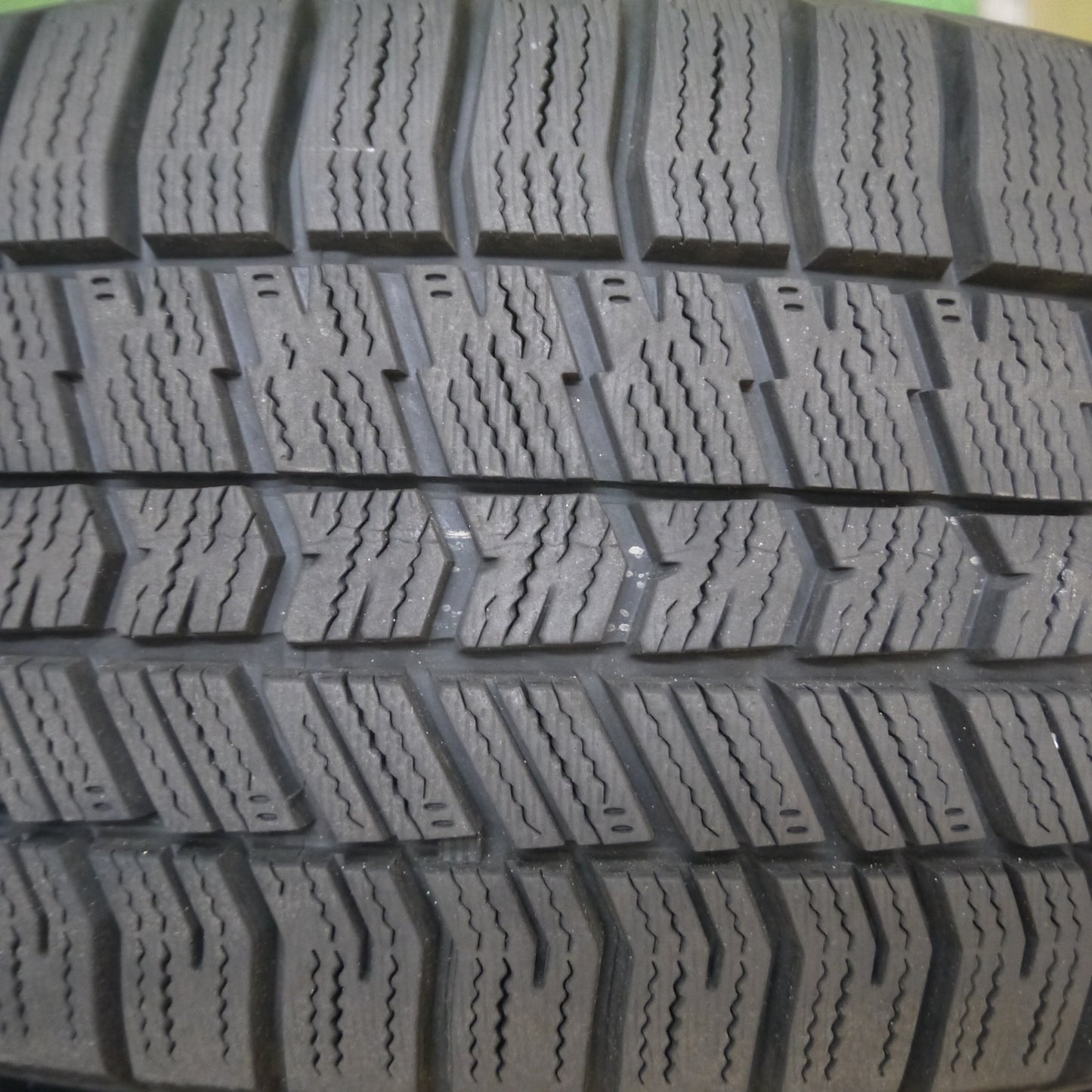 *送料無料* バリ溝！22年！綺麗！9.5分以上★86 BRZ等 215/45R17 スタッドレス グッドイヤー アイスナビ8 ravrion RS01 ラブリオン 17インチ PCD100/5H★4030606Hス