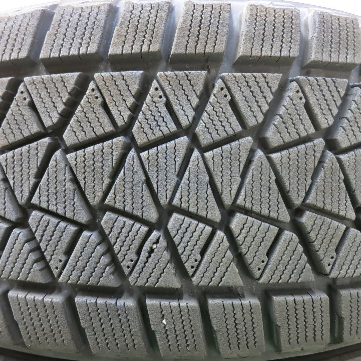 [送料無料]バリ溝！9分★スバル BRZ 純正 225/60R17 スタッドレス ブリヂストン ブリザック DM-V2 17インチ トヨタ 86 PCD100/5H★3061908ヒス