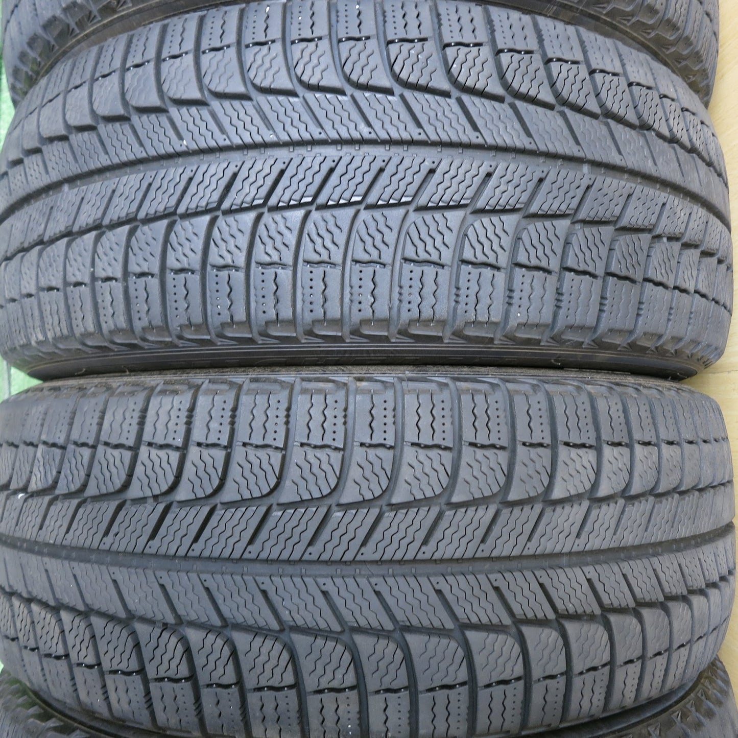[送料無料]バリ溝！9分★スタッドレス 205/55R16 ミシュラン X-ICE3+ タイヤ 16インチ リーフ プレマシー セレナ ラフェスタ レクサスIS 等★3032702Hノタ
