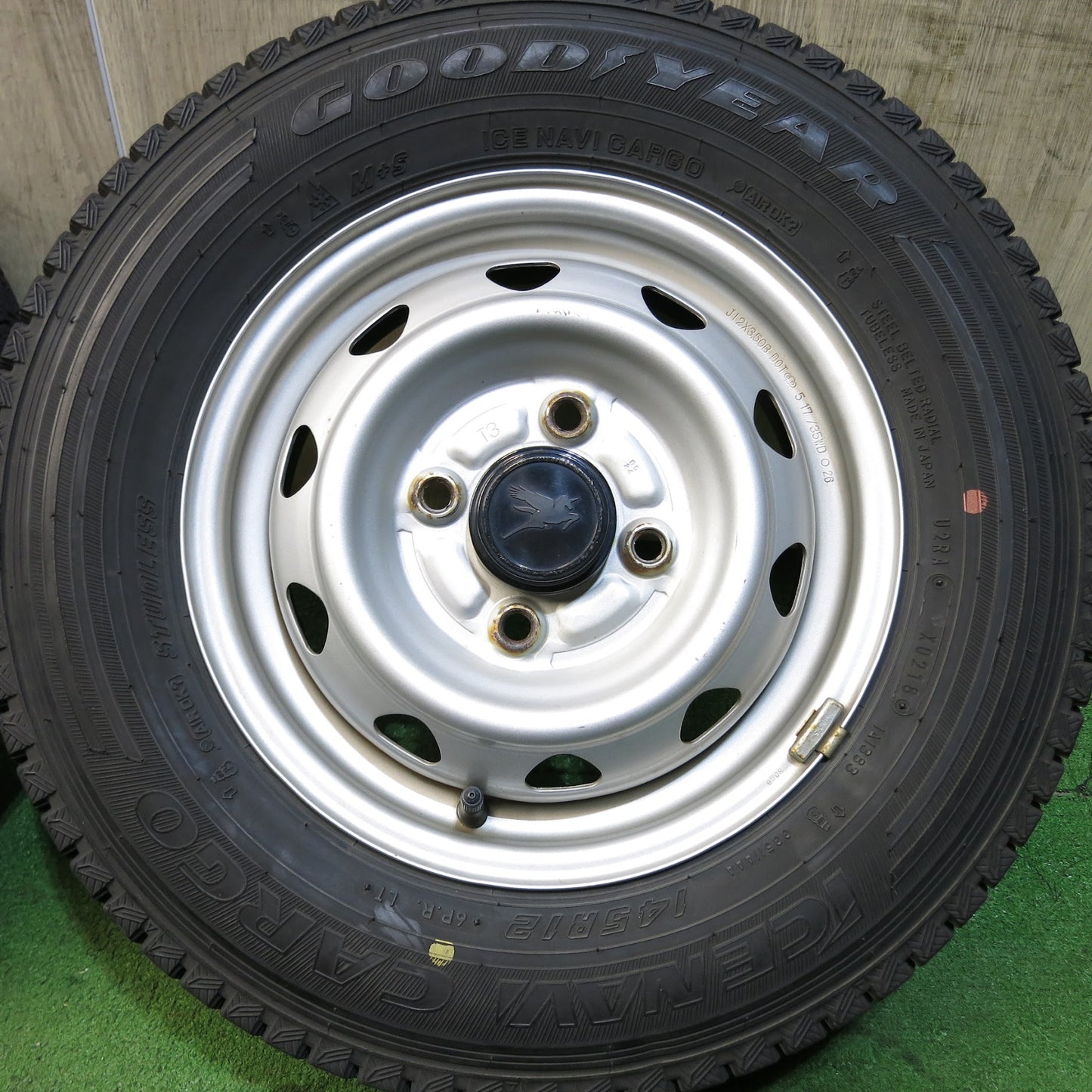 [送料無料]バリ溝！19年！キレイ！9.5分★スタッドレス 145R12 6PR グッドイヤー アイスナビ カーゴ スチール ホイール 12インチ PCD100/4H★3062110Hス