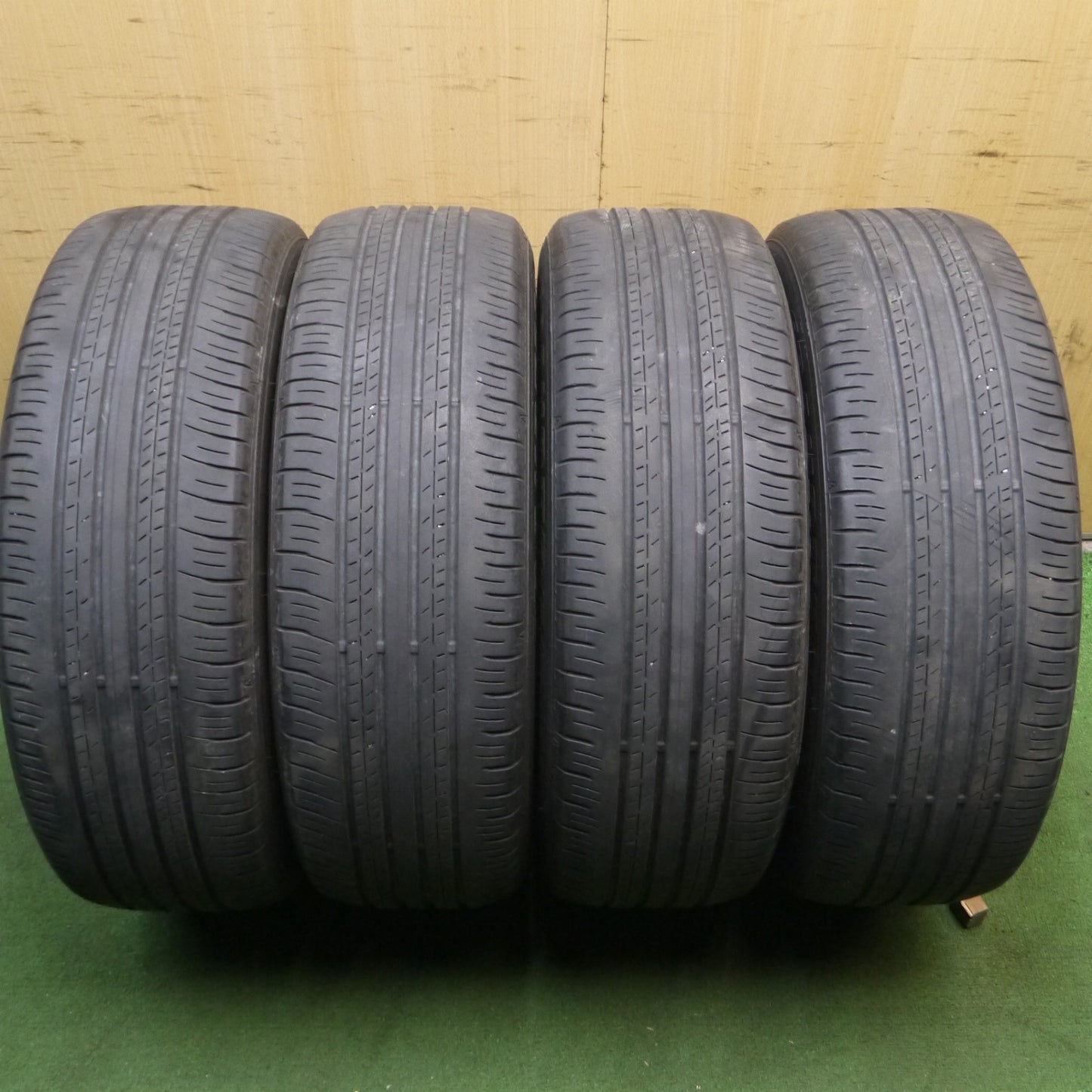 *送料無料* 4本価格！20年★225/60R18 ダンロップ グラントレック PT30 タイヤ 18インチ ハリアー RAV4 エクストレイル 等★4022307KKノタ