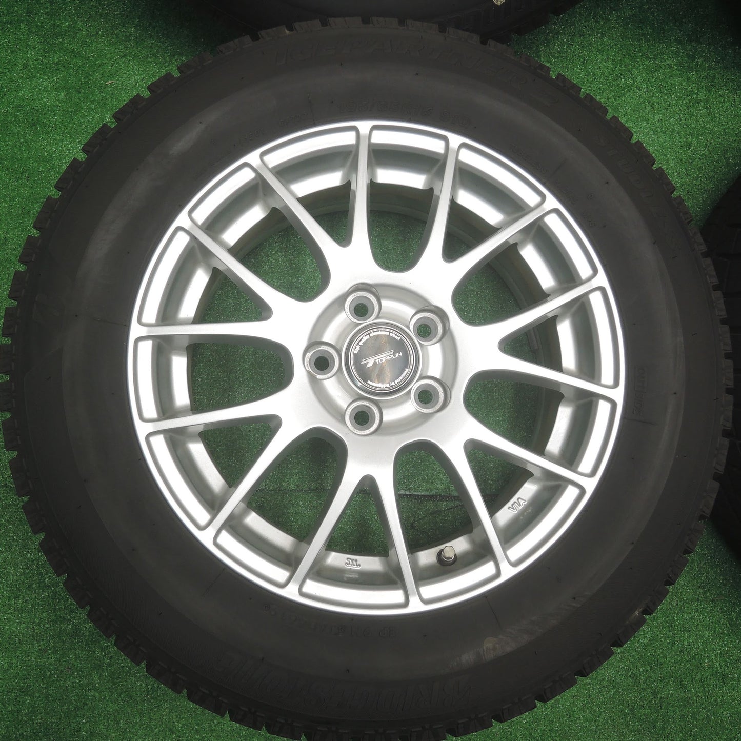 [送料無料]バリ溝！19年！綺麗！9分★プリウス 等 195/65R15 スタッドレス ブリヂストン アイスパートナー2 TOPRUN トップラン 15インチ PCD100/5H★3072705SYス