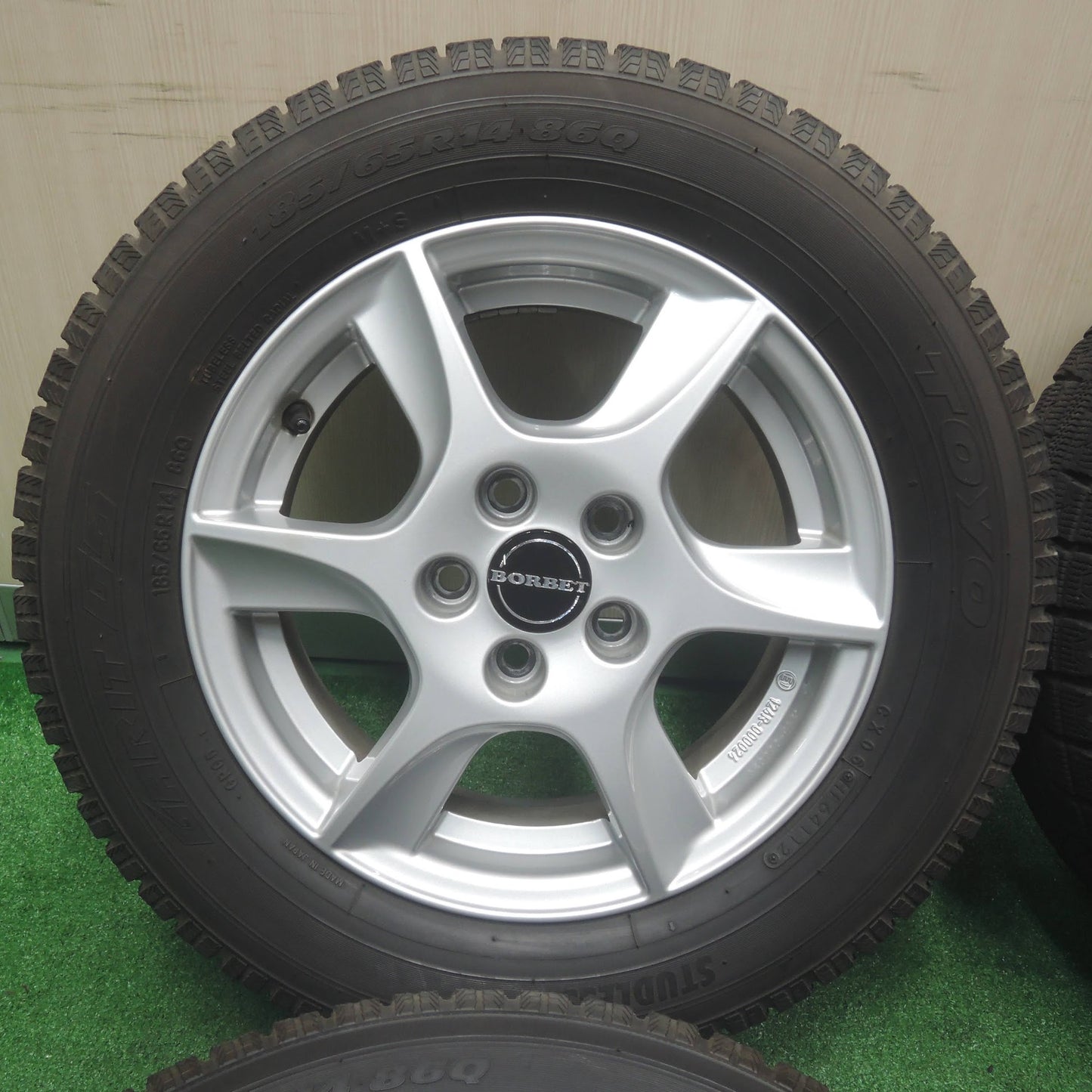 [送料無料]バリ溝！キレイ！8.5分★ワーゲン 等 185/65R14 スタッドレス トーヨー ガリット G5 BORBET ボルベット 14インチ PCD100/5H★3101709SYス