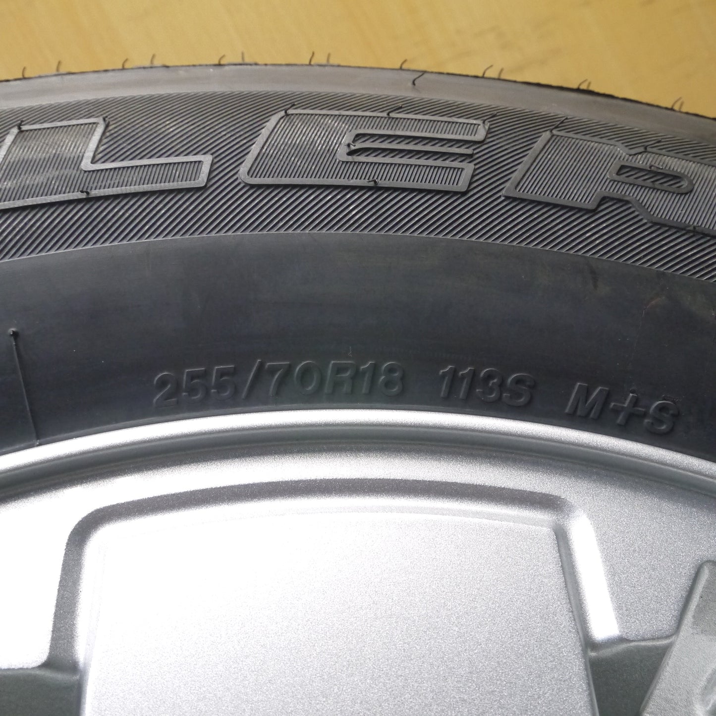 *送料無料*新車外し★ジープ JK ラングラー 純正 255/70R18 ブリヂストン デューラー H/T 840 18インチ PCD127/5H★4011602Hノ